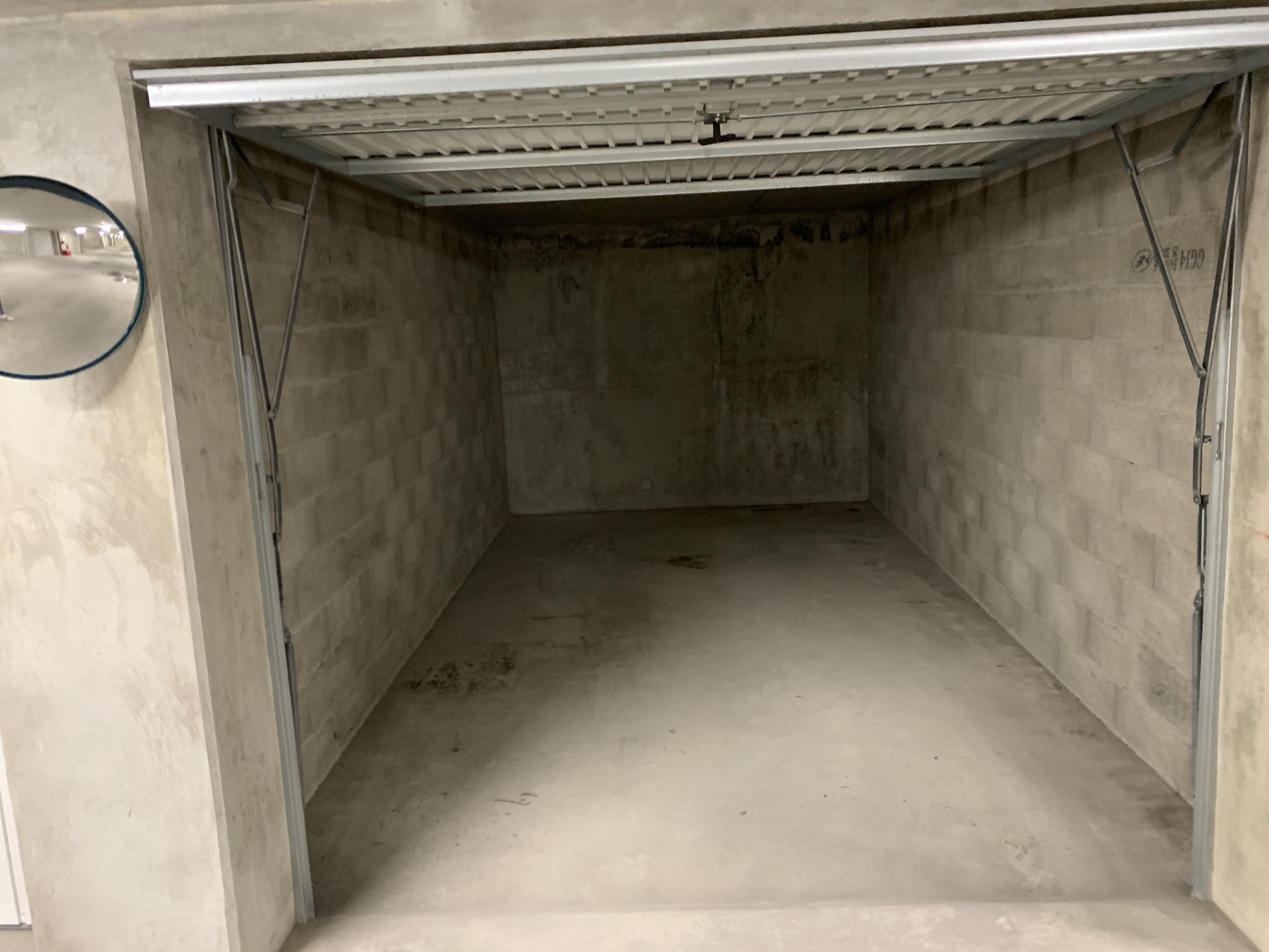 Location garage parking de 14m²