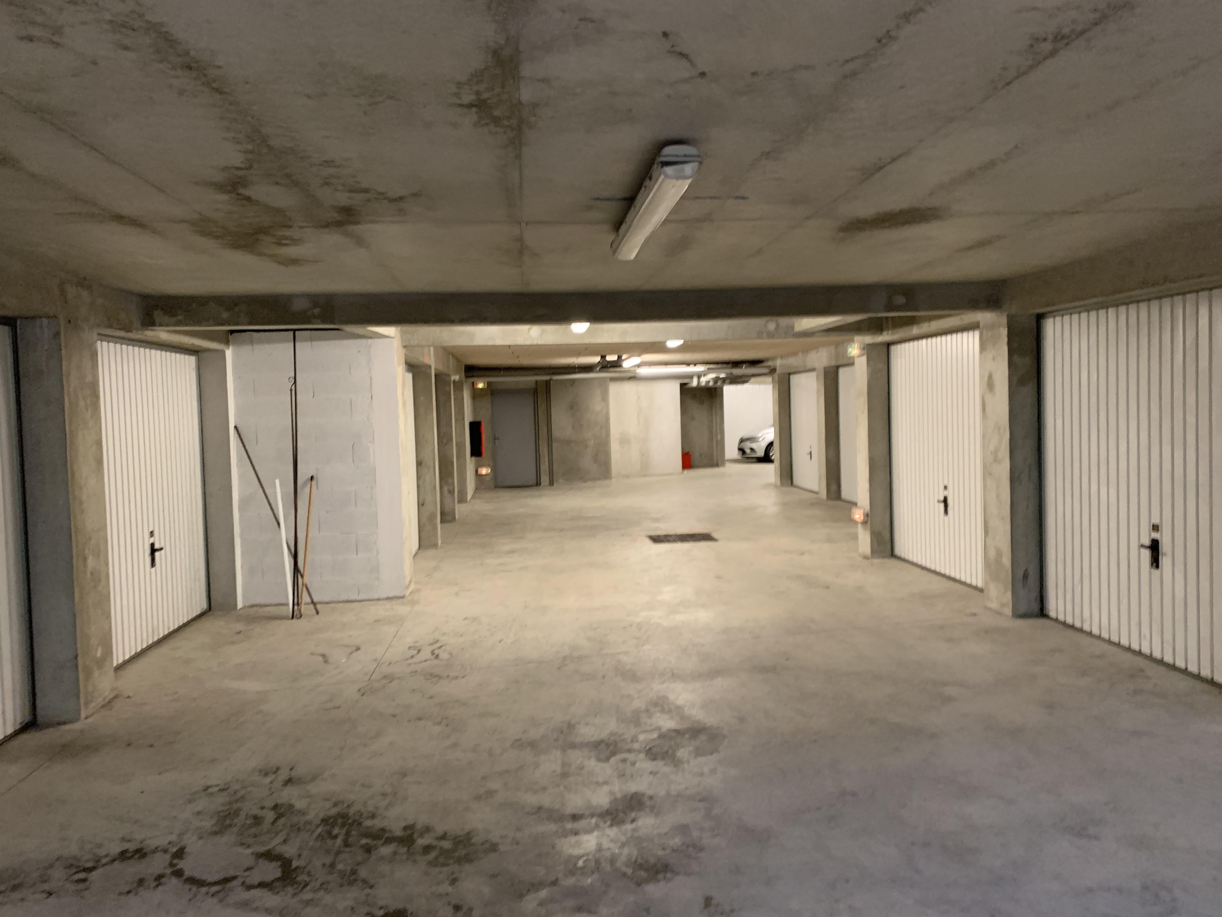 Garage / Parking box fermé