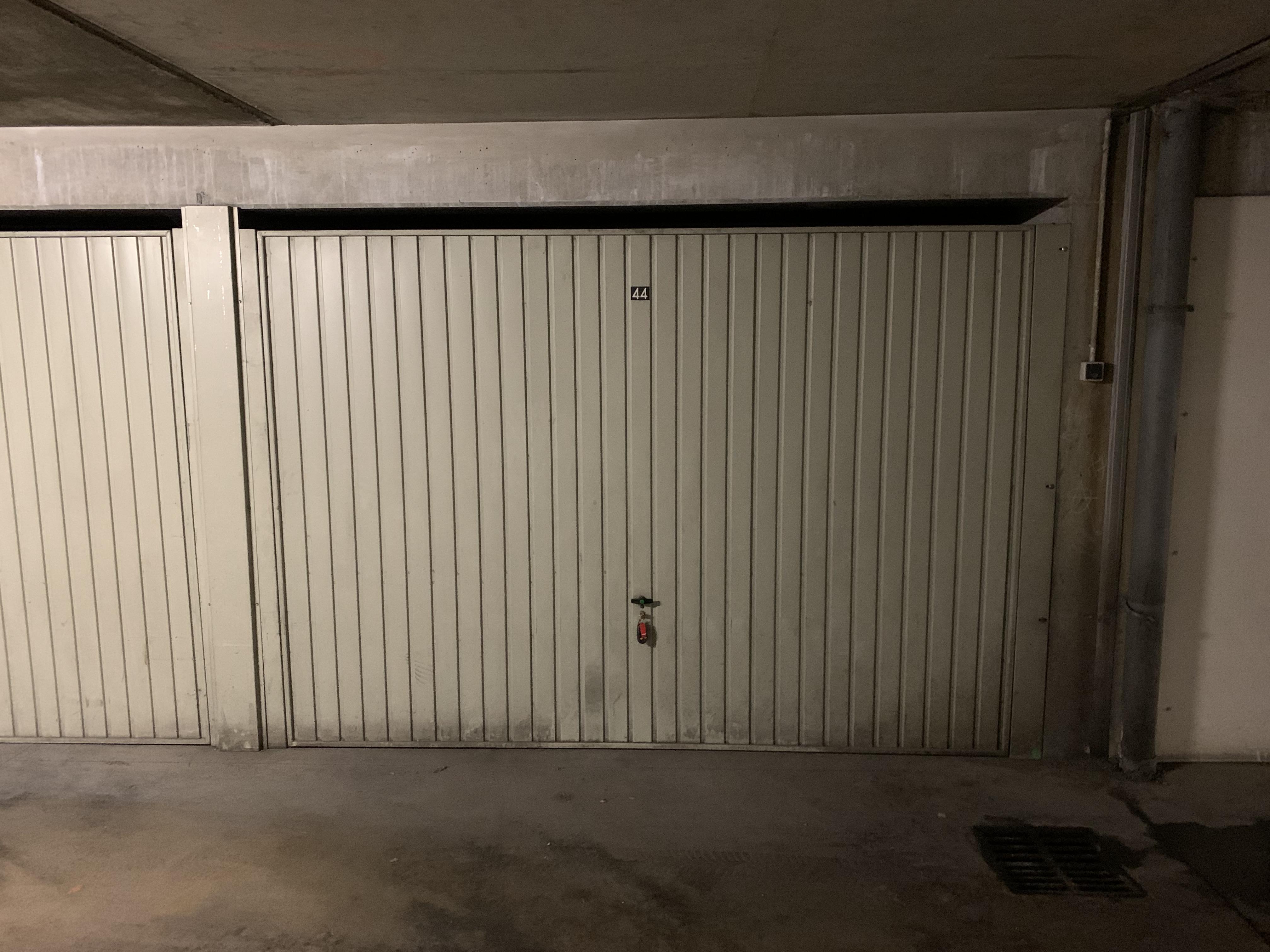 Garage fermé sécurisé