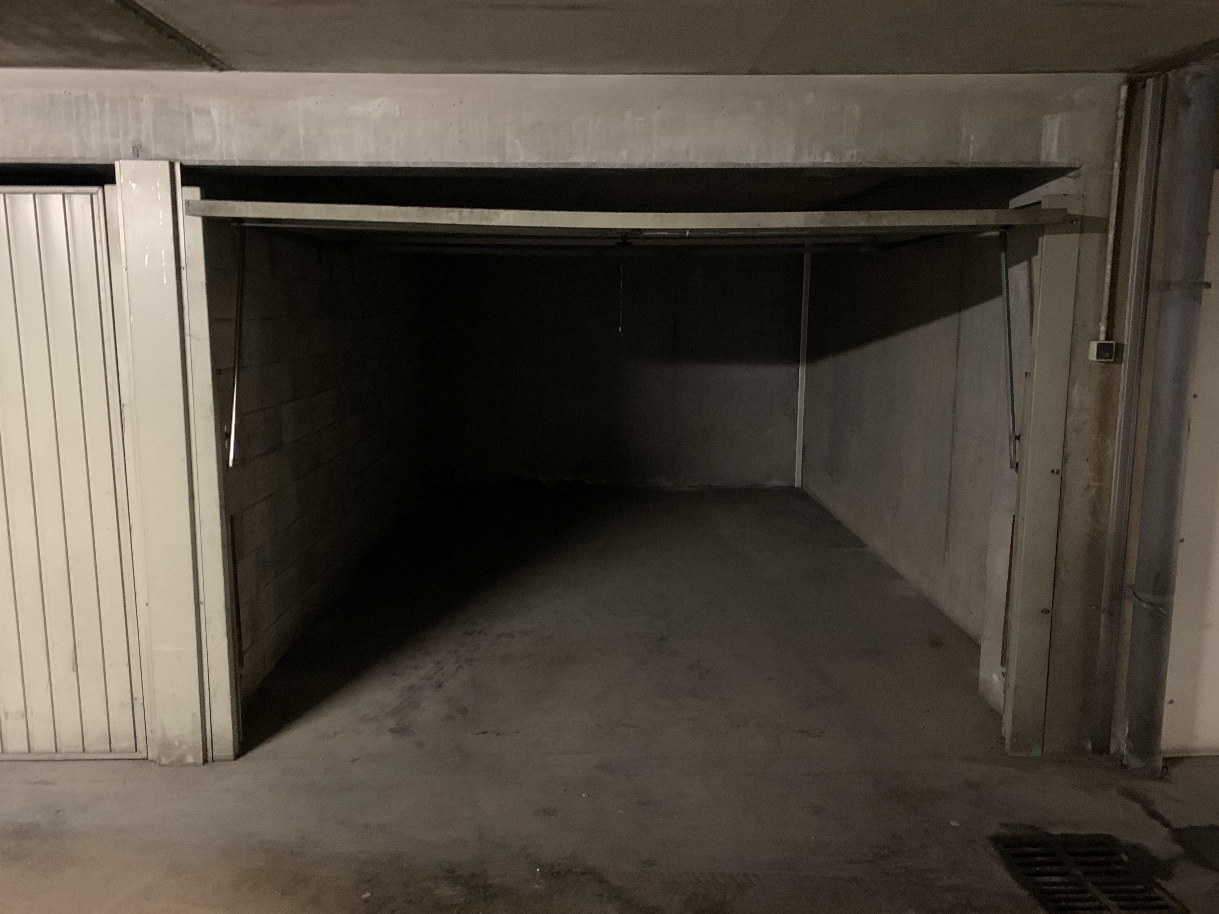Garage fermé sécurisé