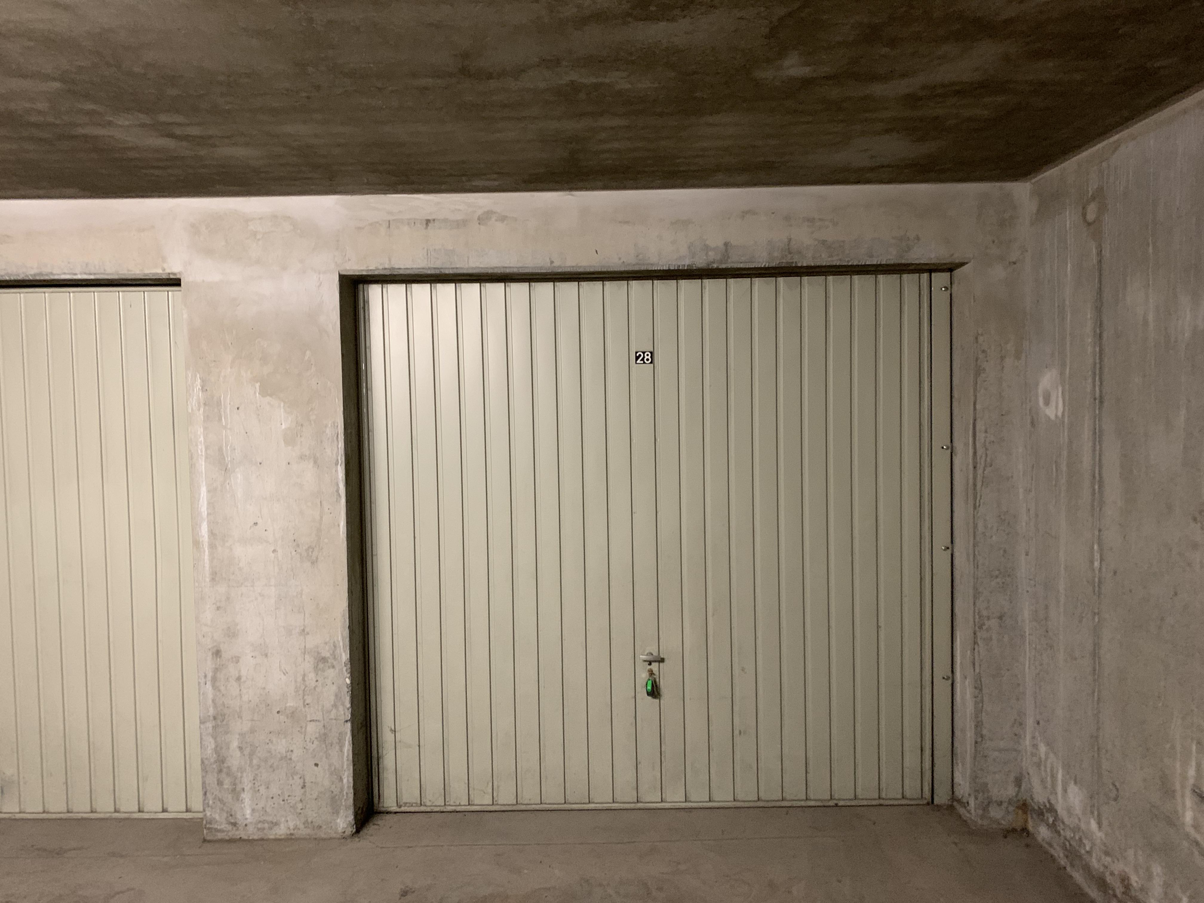 Garage fermé sécurisé