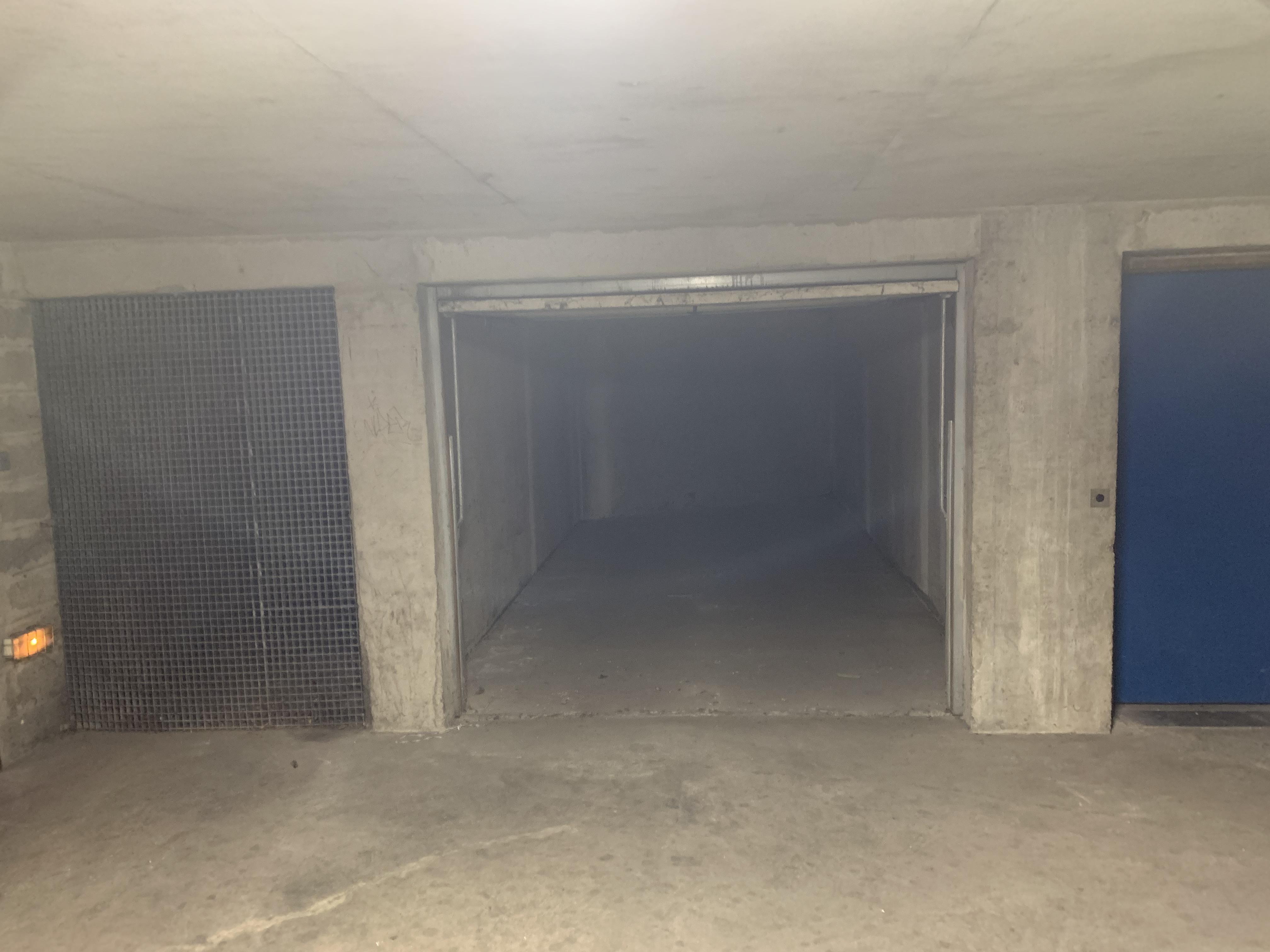 Garage fermé de 16m²