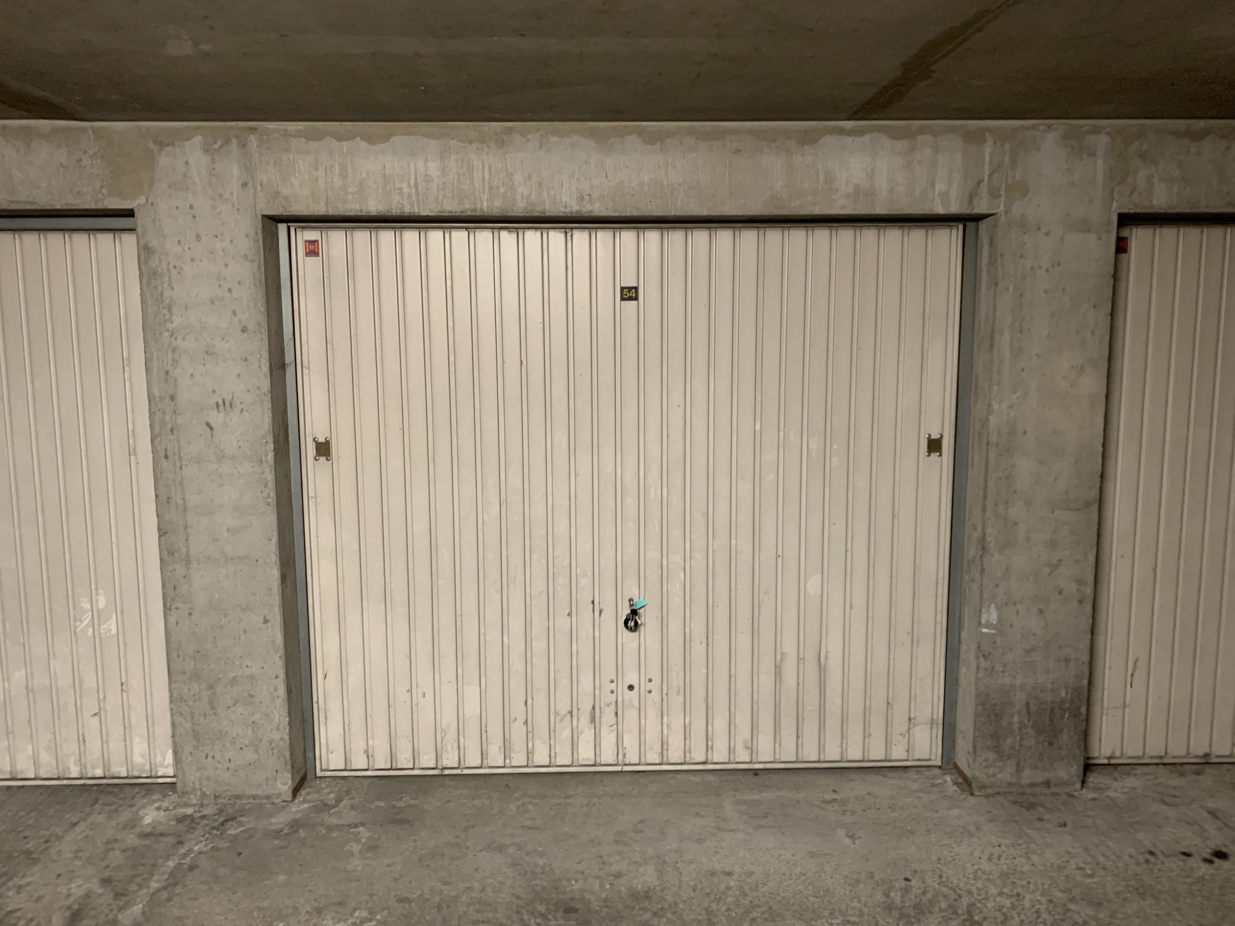 Garage fermé de 13m²