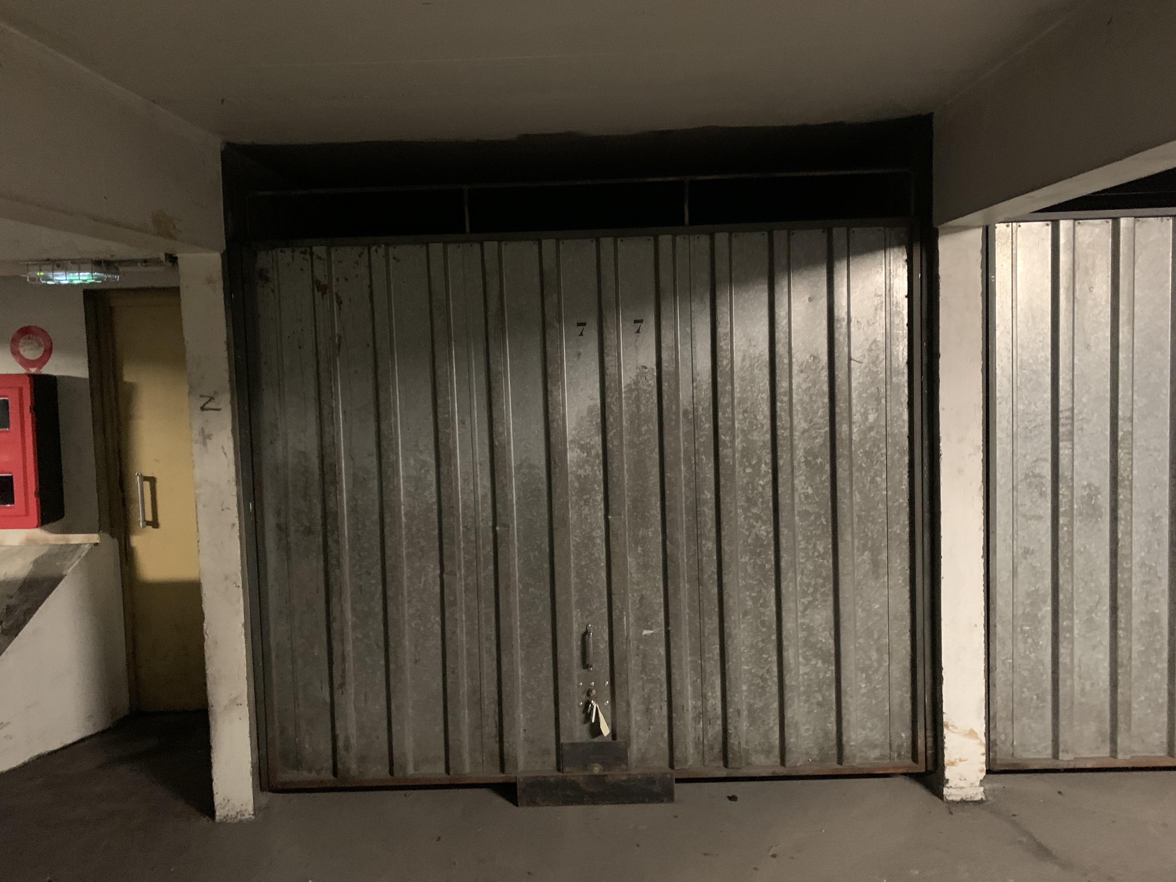 Garage fermé de 14m² en sous sol à