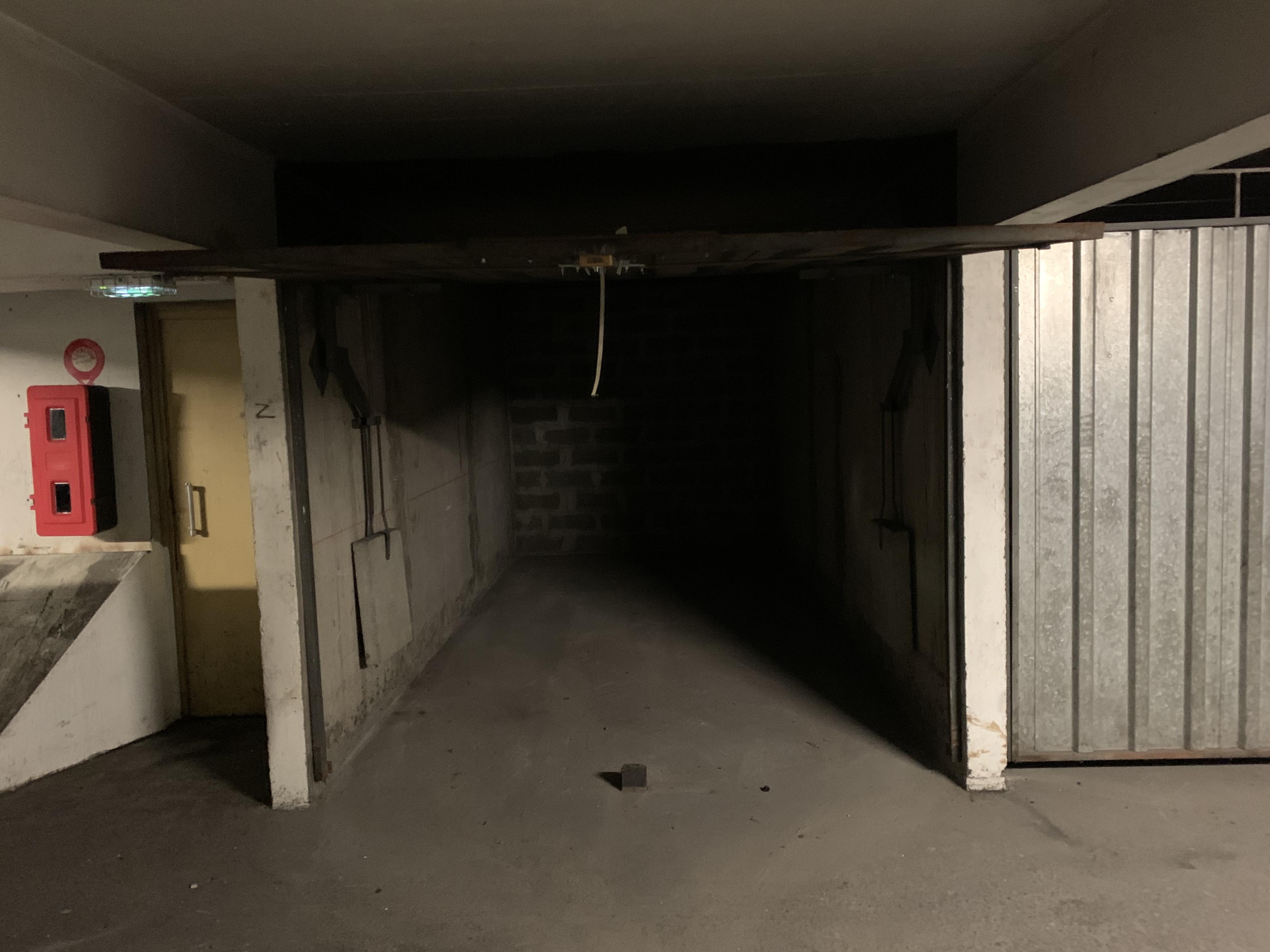 Garage fermé de 14m² en sous sol à