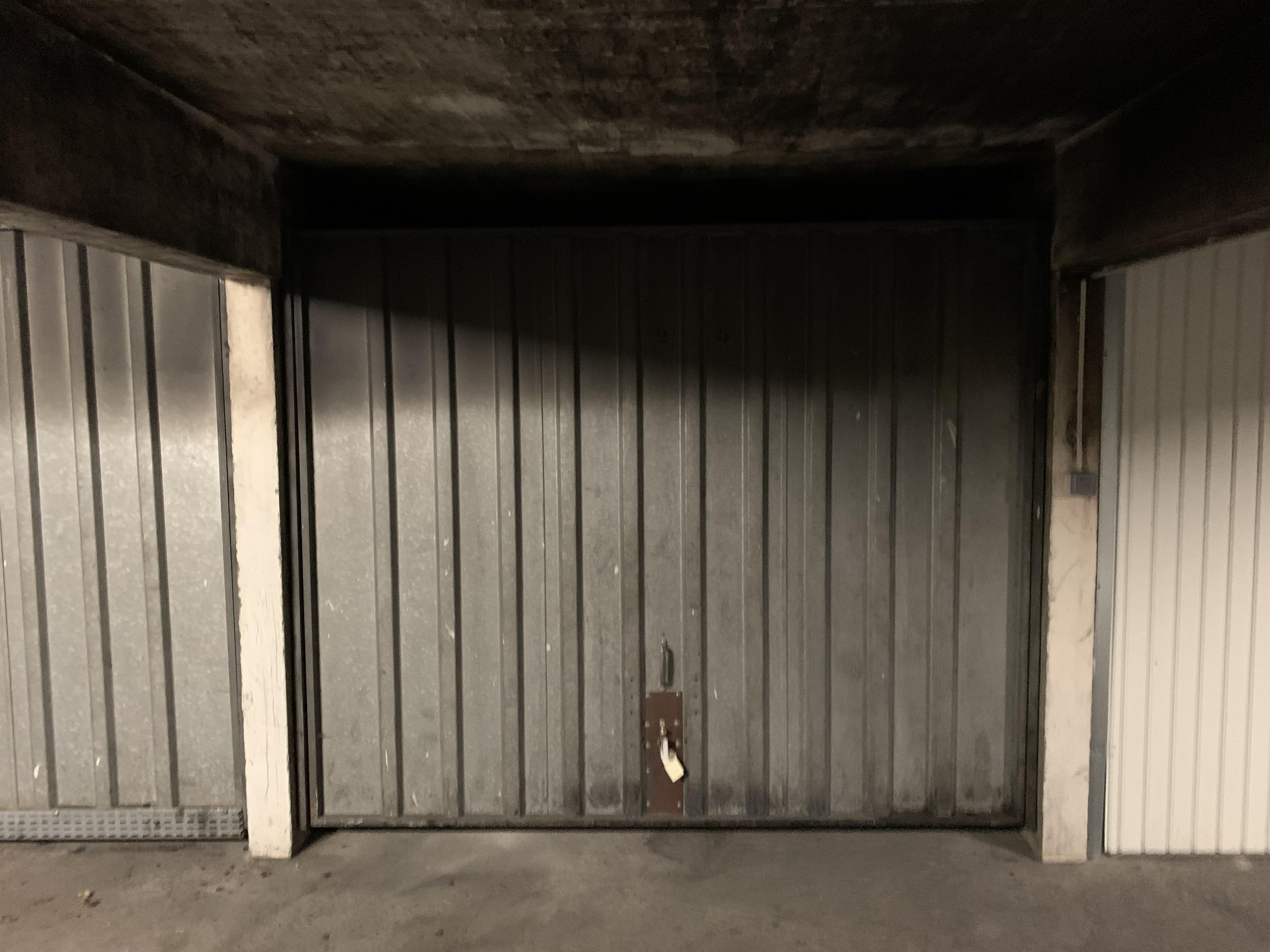 Garage fermé de 14m² en sous sol à