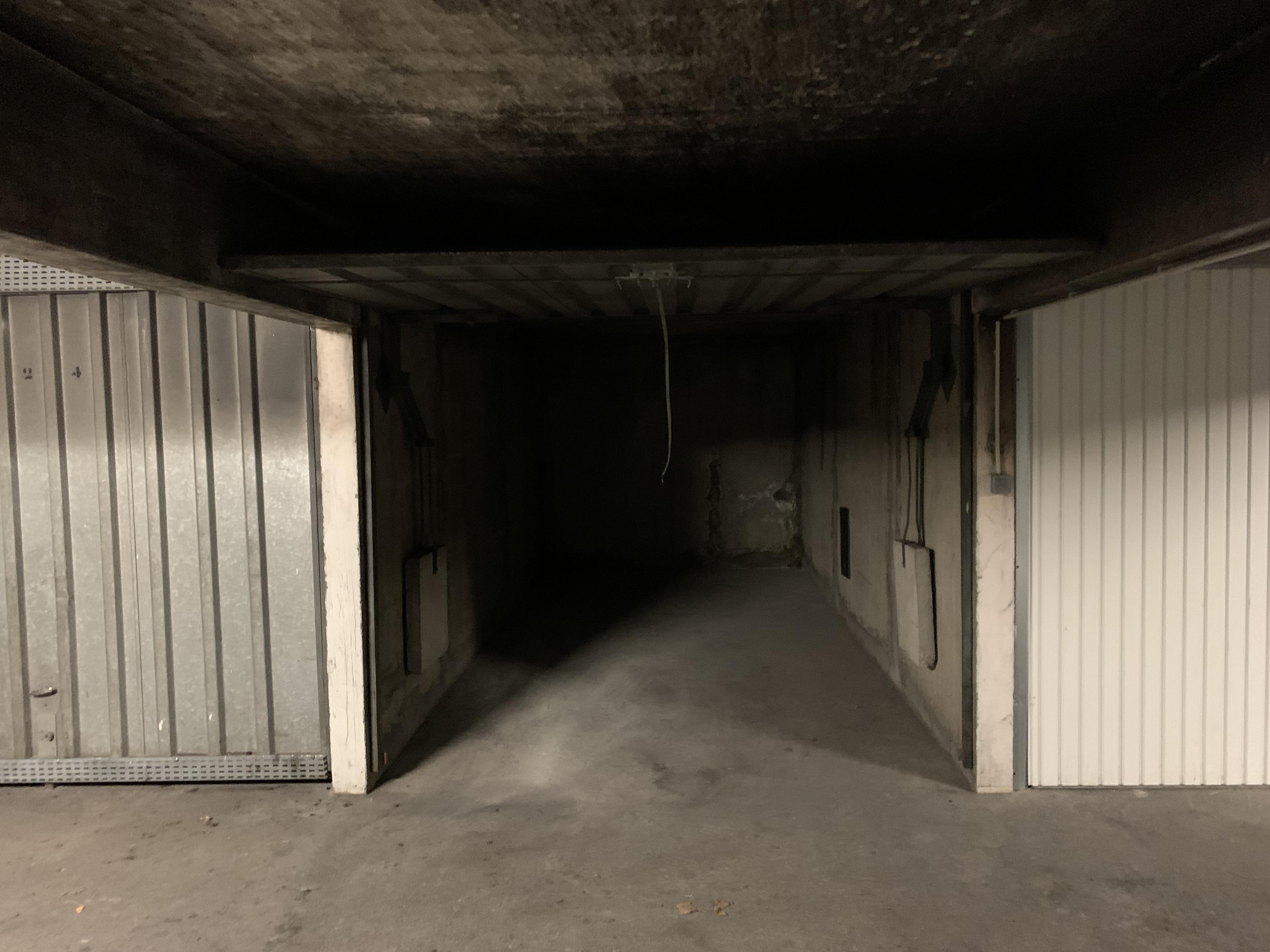 Garage fermé de 14m² en sous sol à