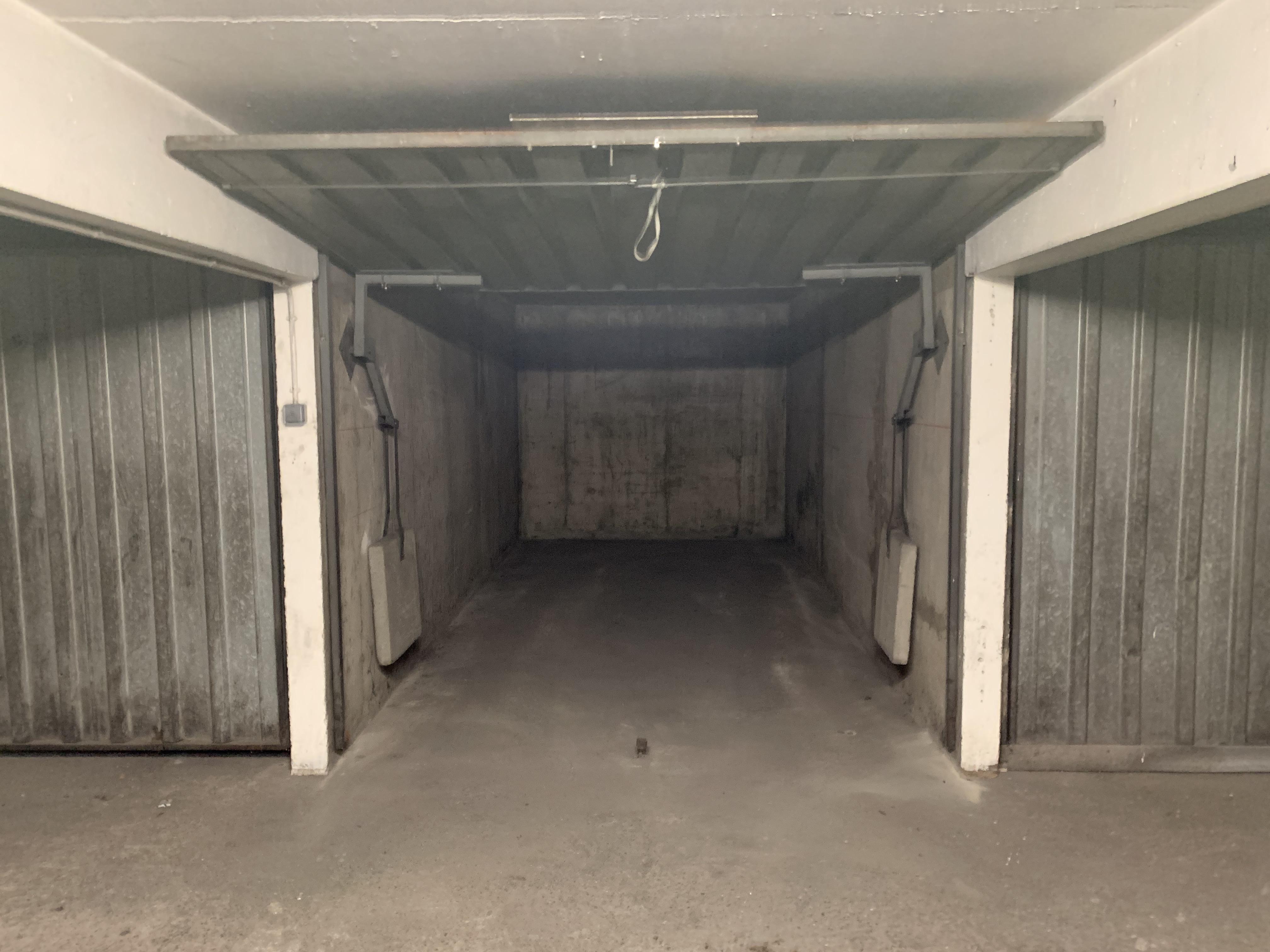 Garage fermé de 14m² en sous sol à