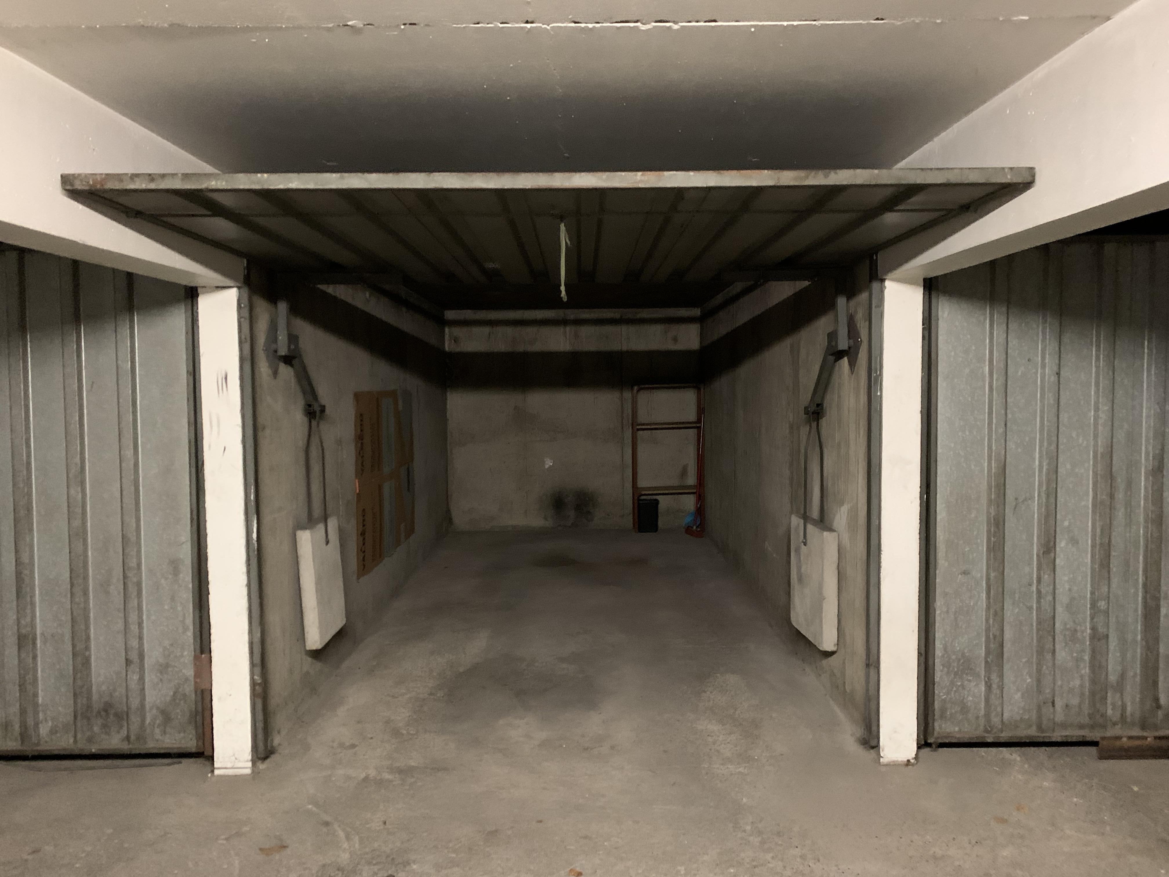 Garage fermé de 14m² en sous sol à