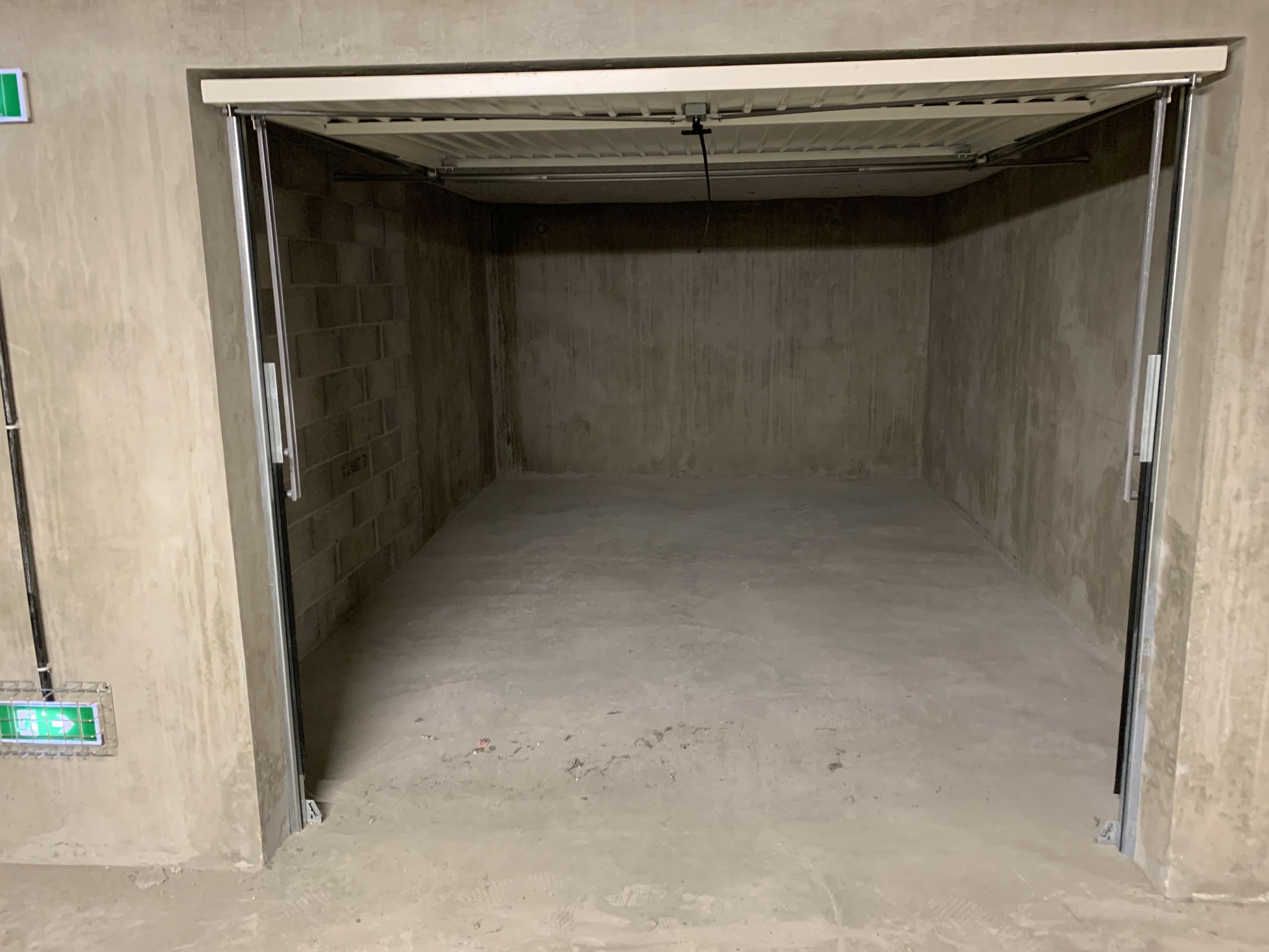 Garage à louer de 16m² / Leysse