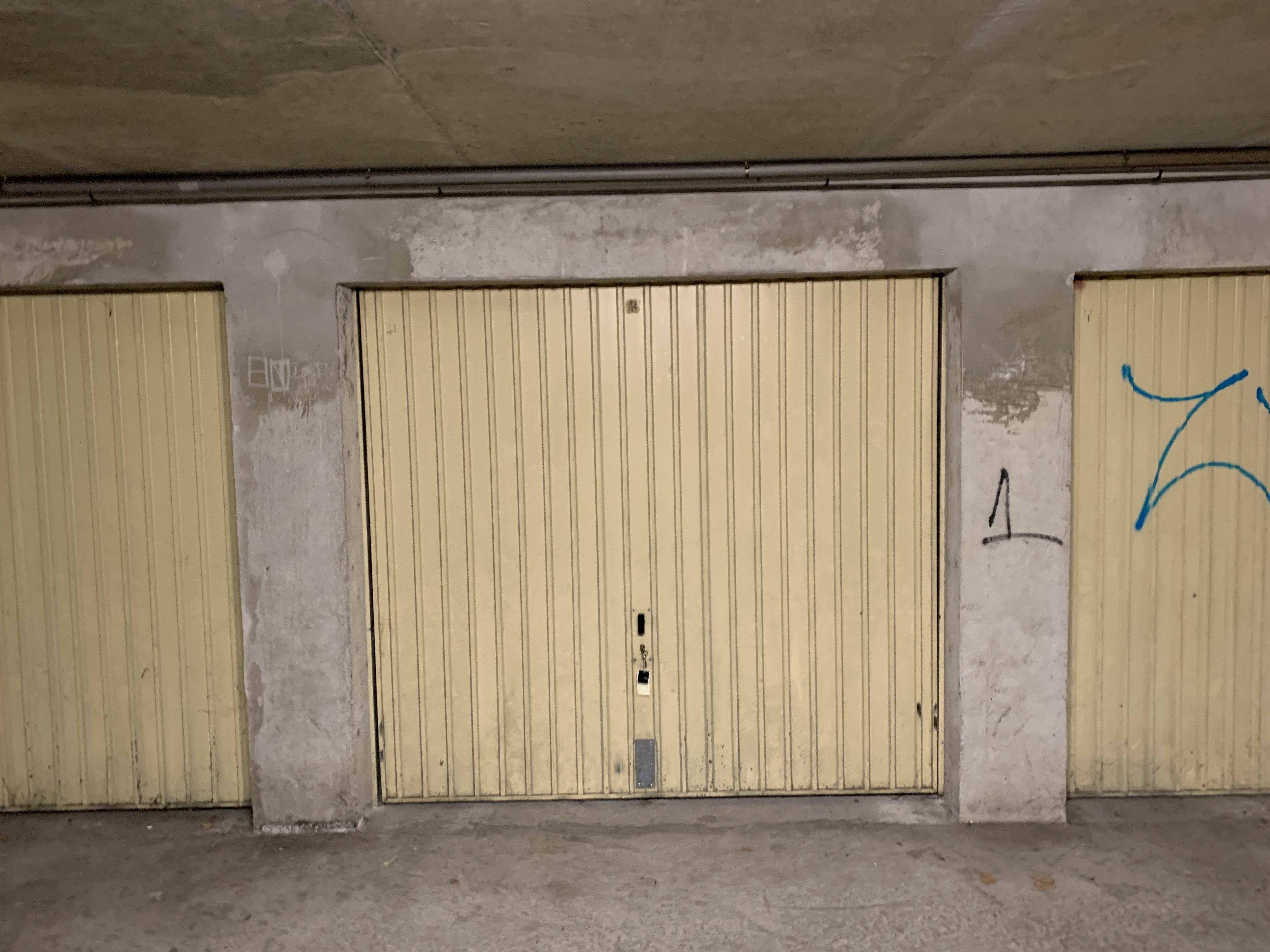 Garage fermé à louer