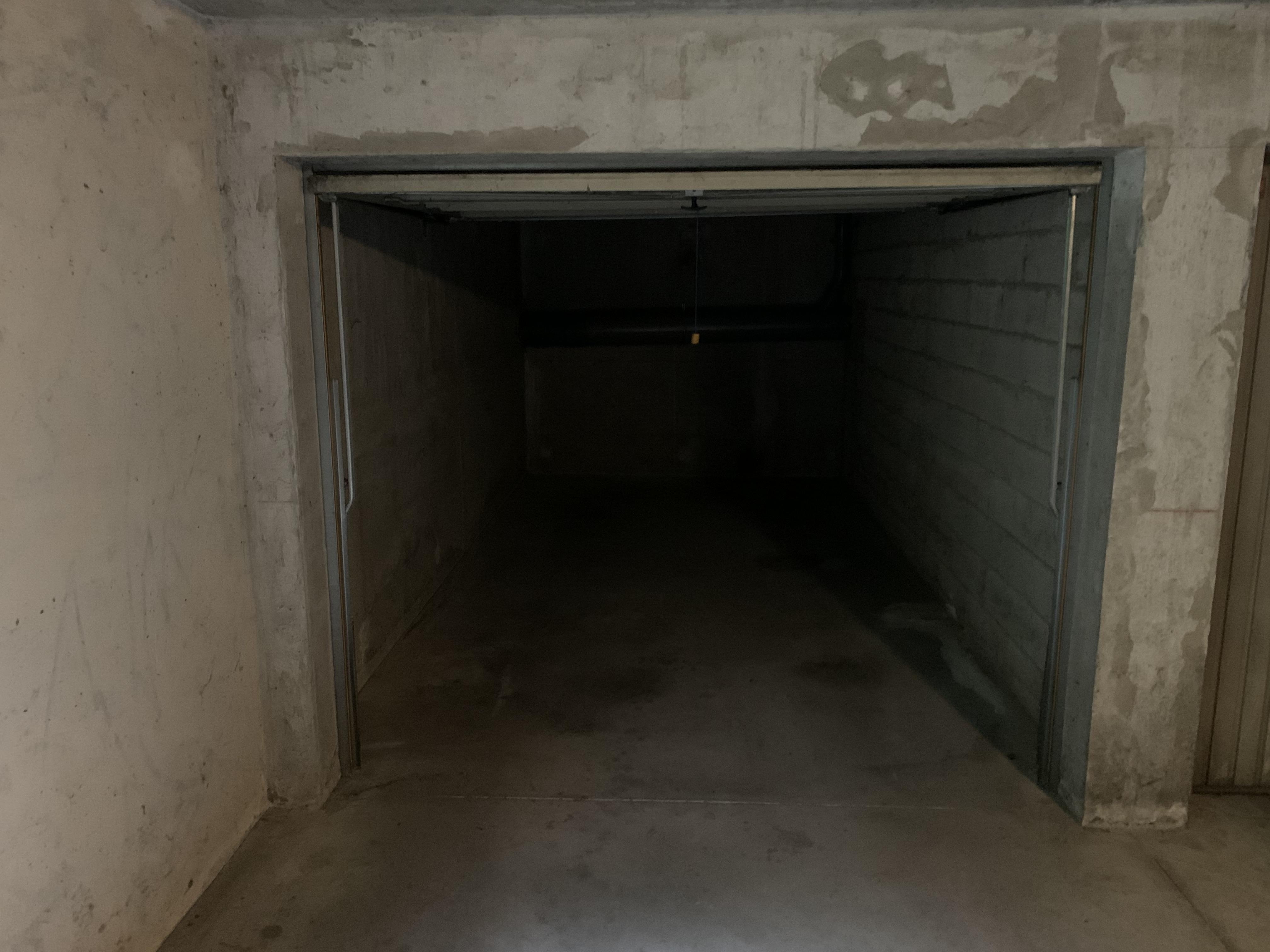 Garage de 13m² à louer à la Motte
