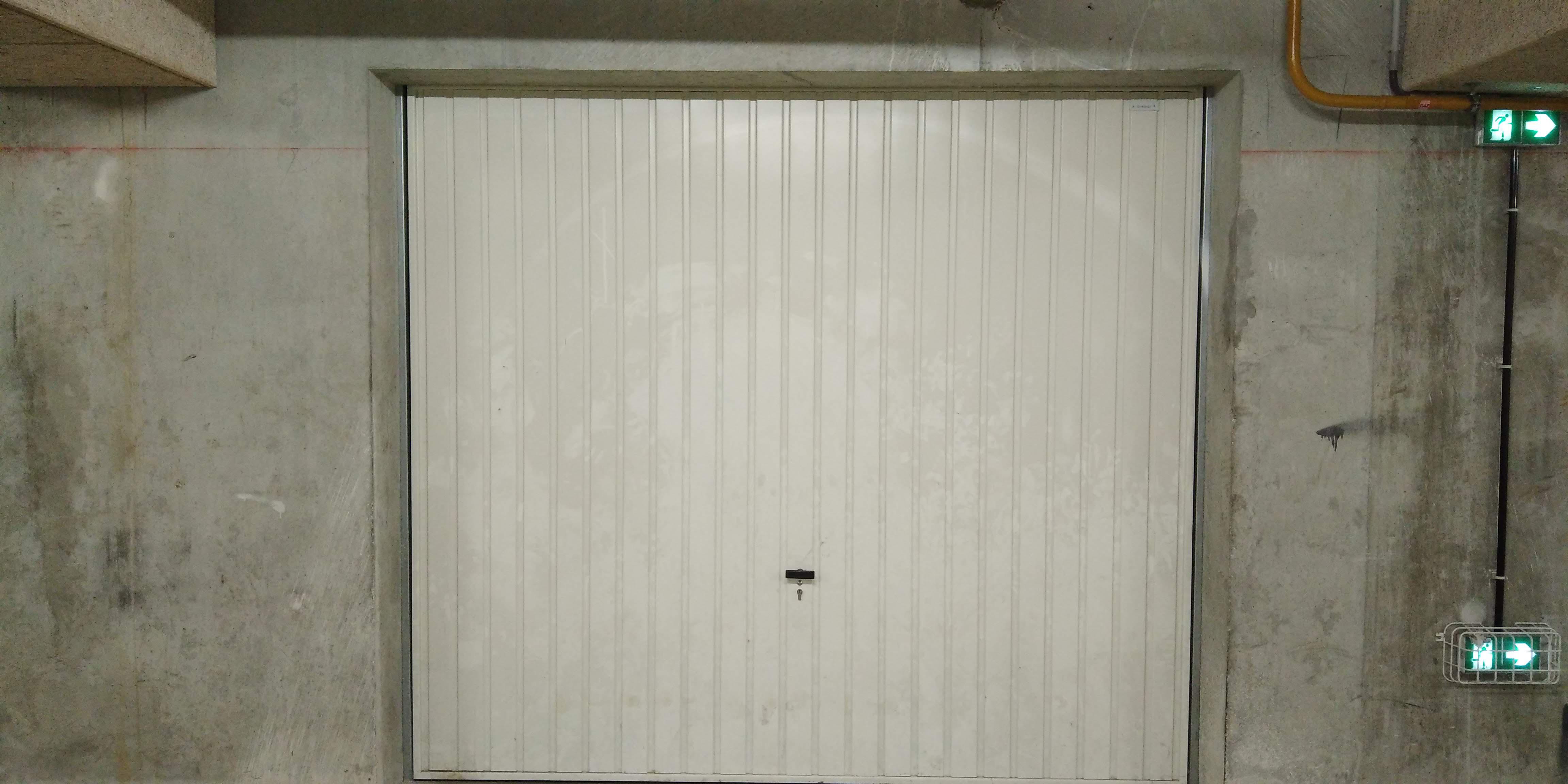 Location grand garage privé / Bourg Est