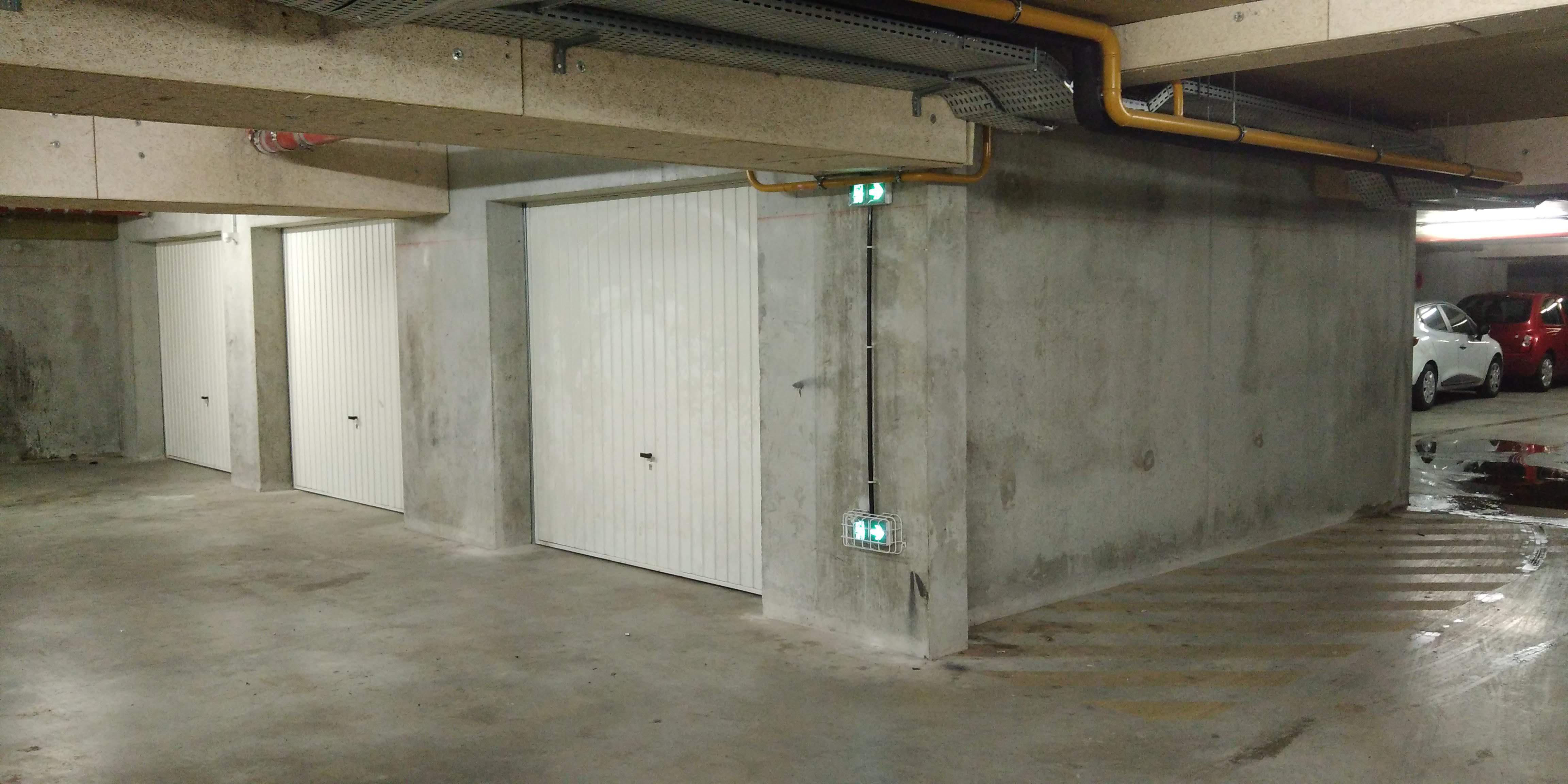 Stationnement exclusivement / Bourg-en-Bresse