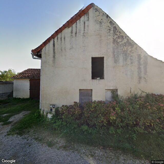 Garage avec sol recouvert de beton