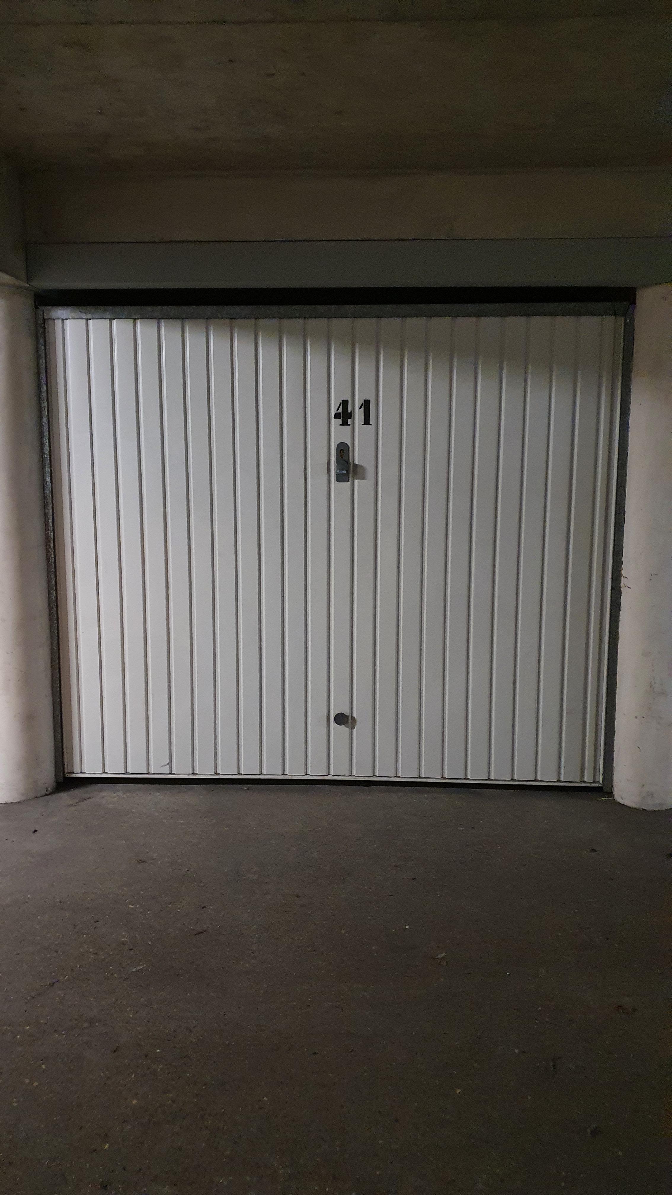 Parking dans box sécurisé