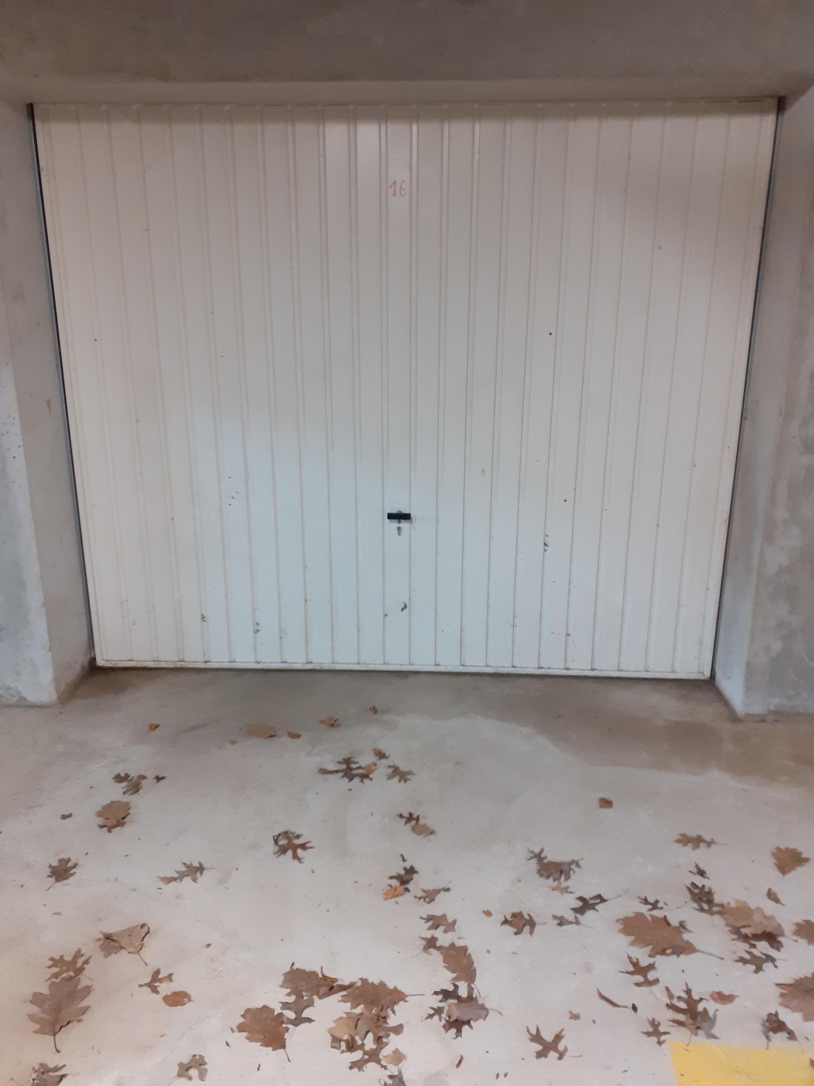 Box sécurisé et fermé à la location
