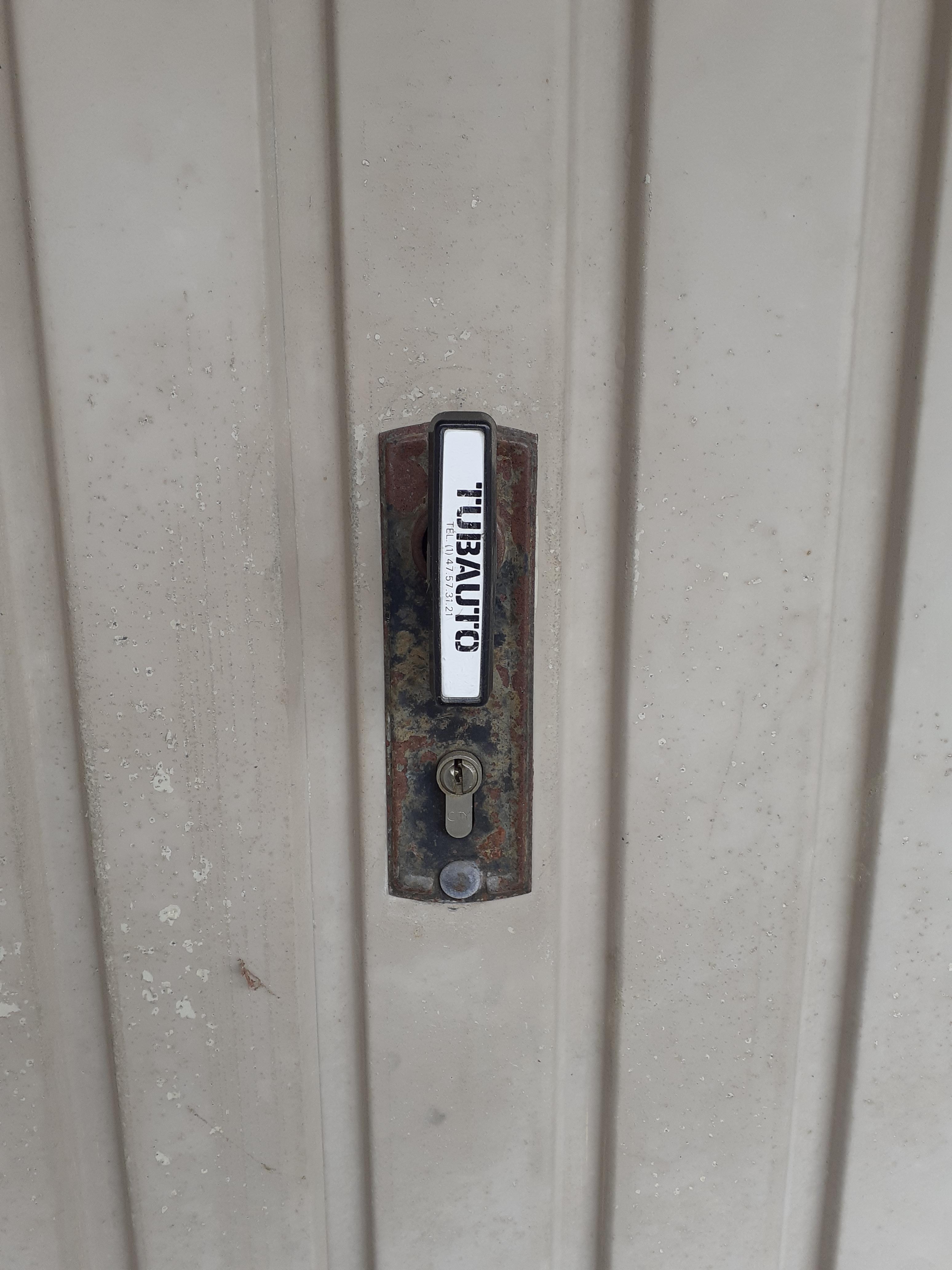 Box / parking