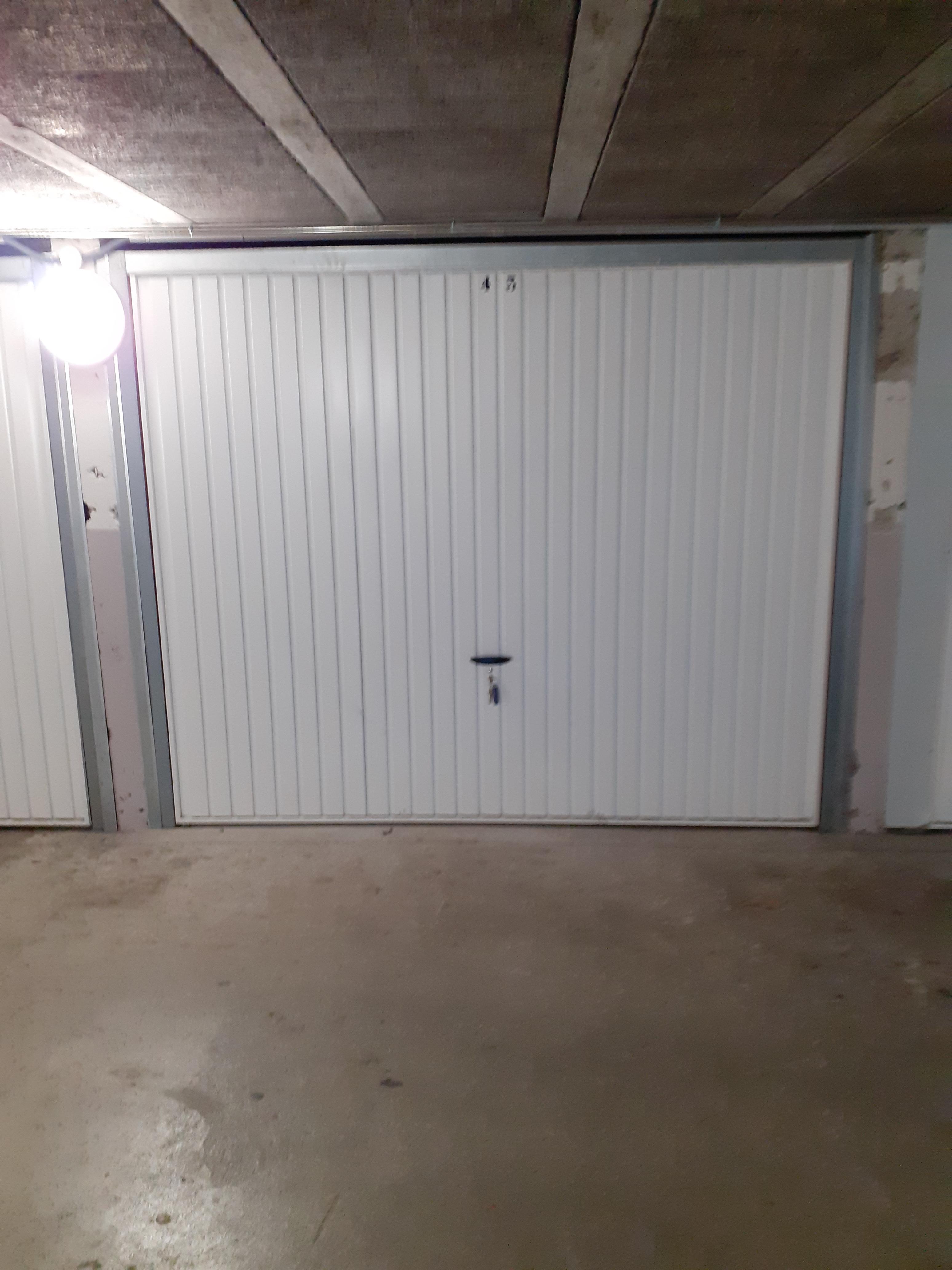 Box / parking fermé proche Evian