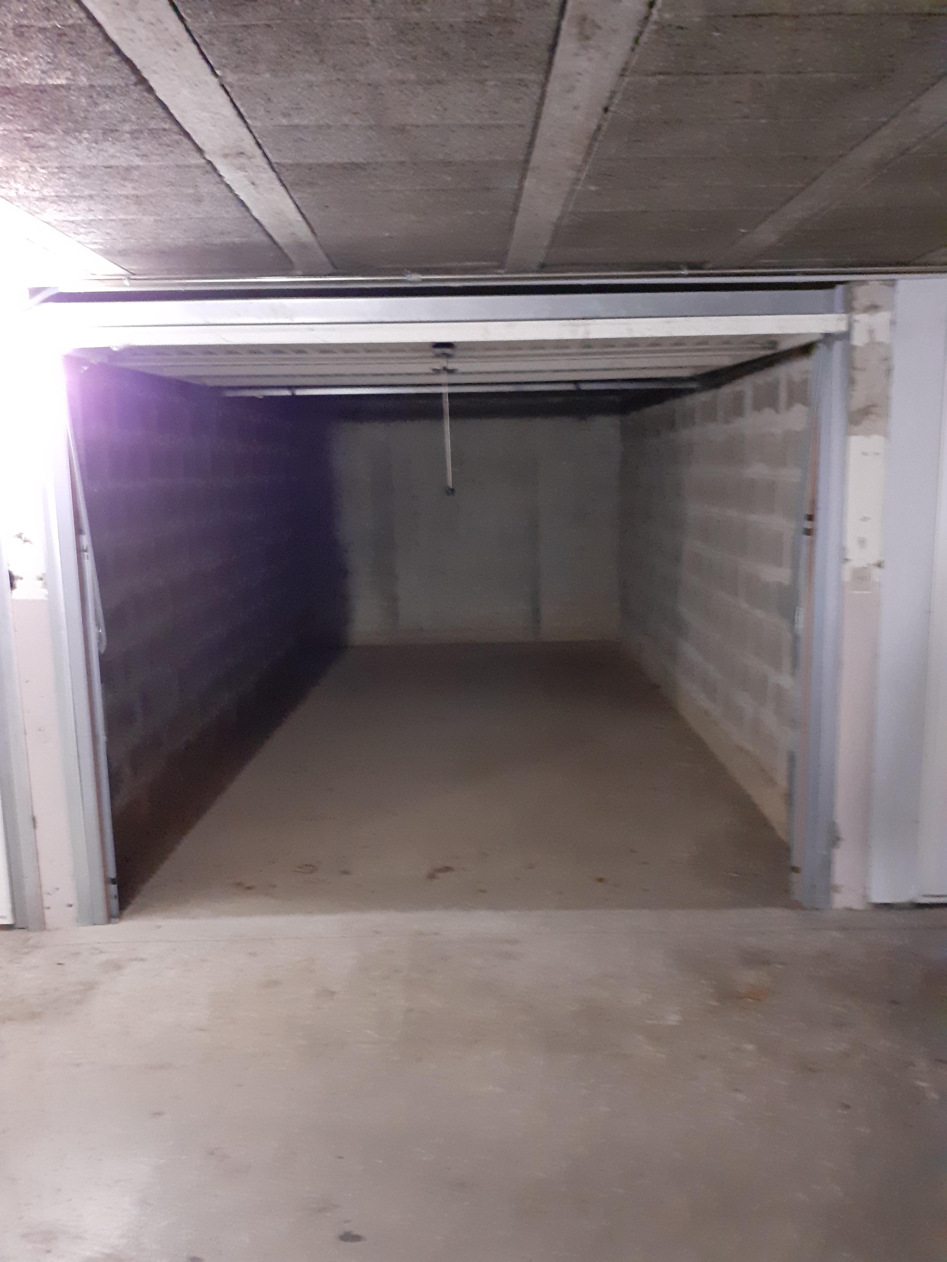 Box / parking fermé proche Evian