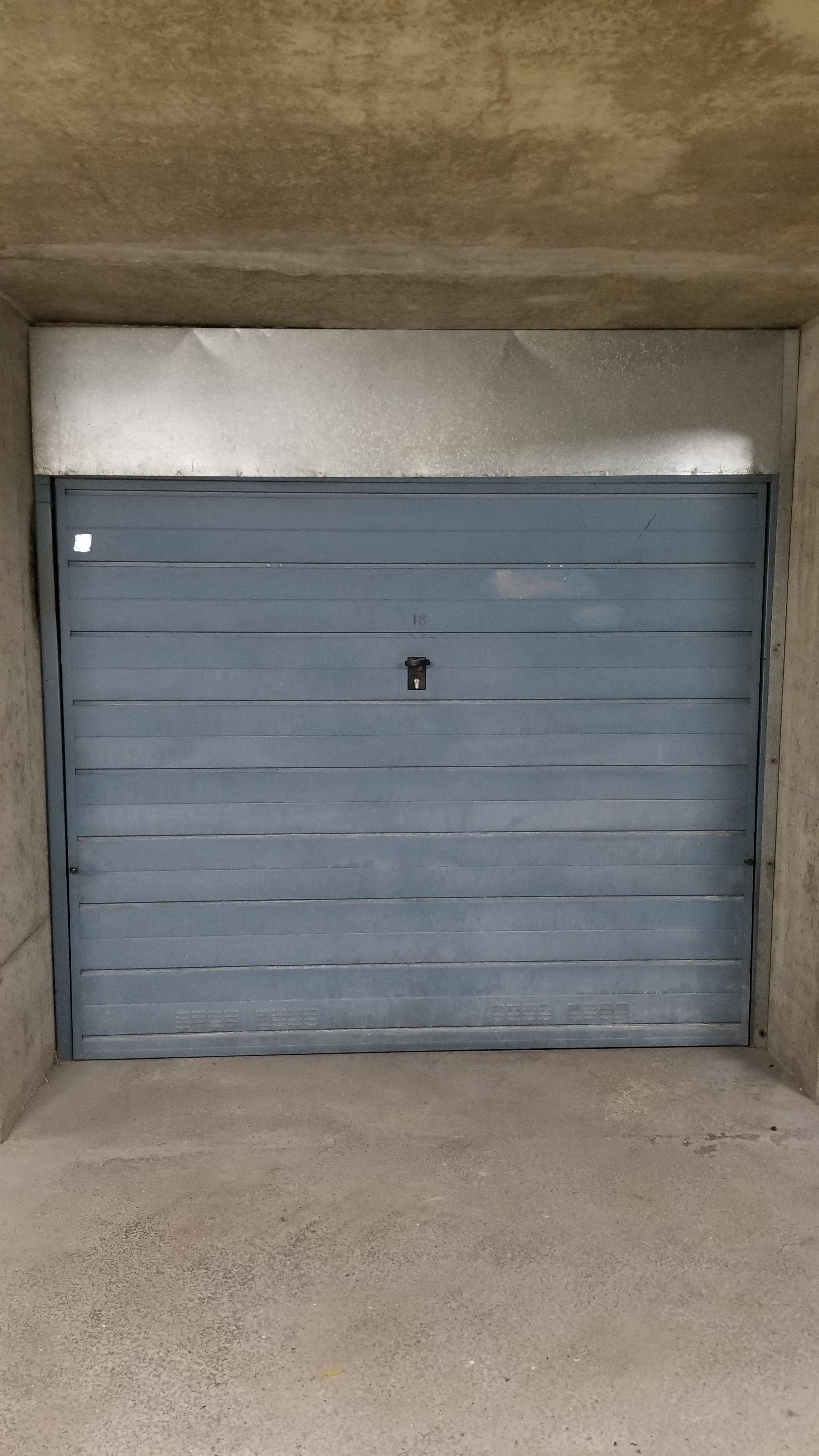 Location garage fermé sécurisé à Evreux