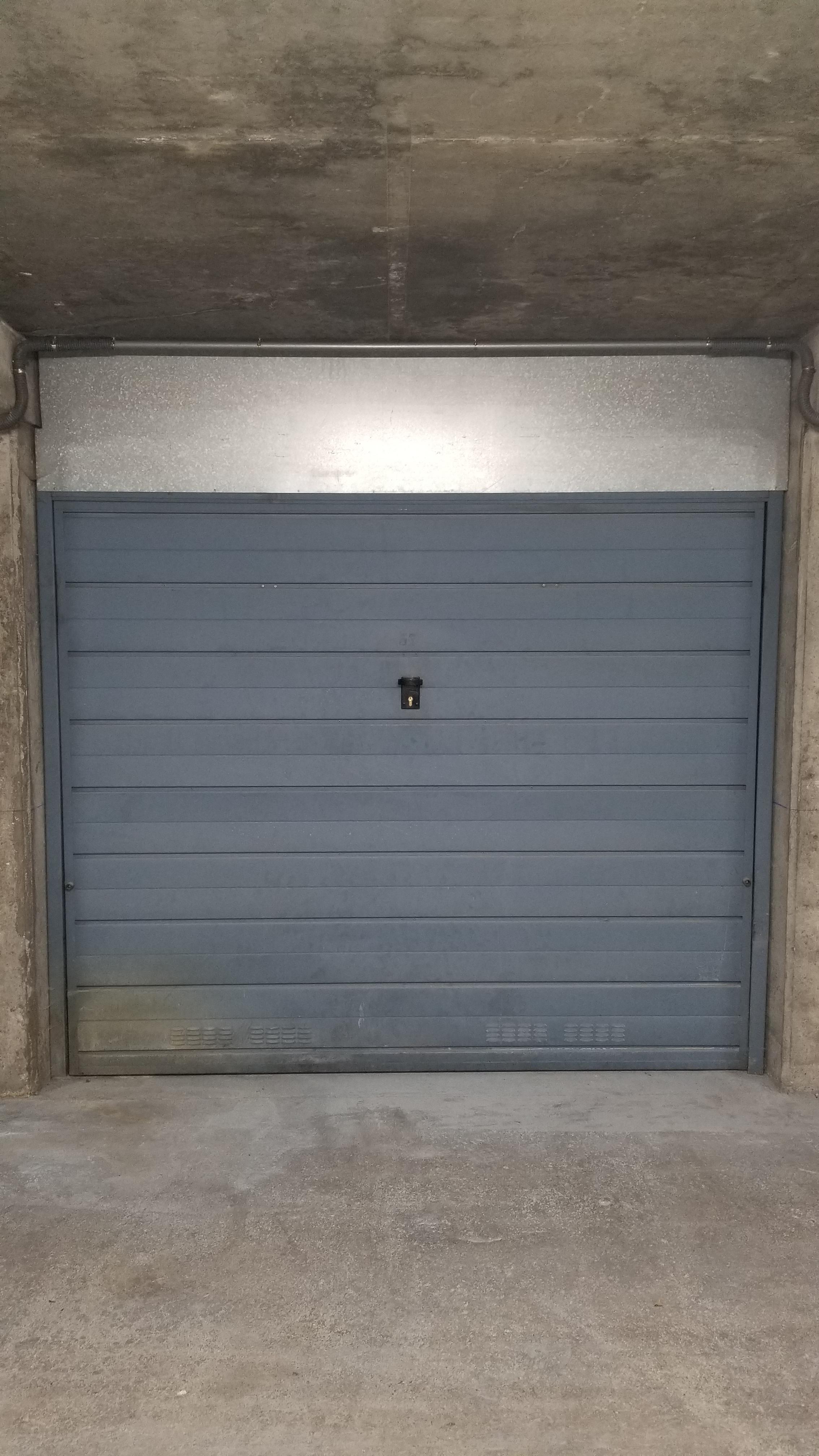 Garage fermé en sous-sol à Evreux