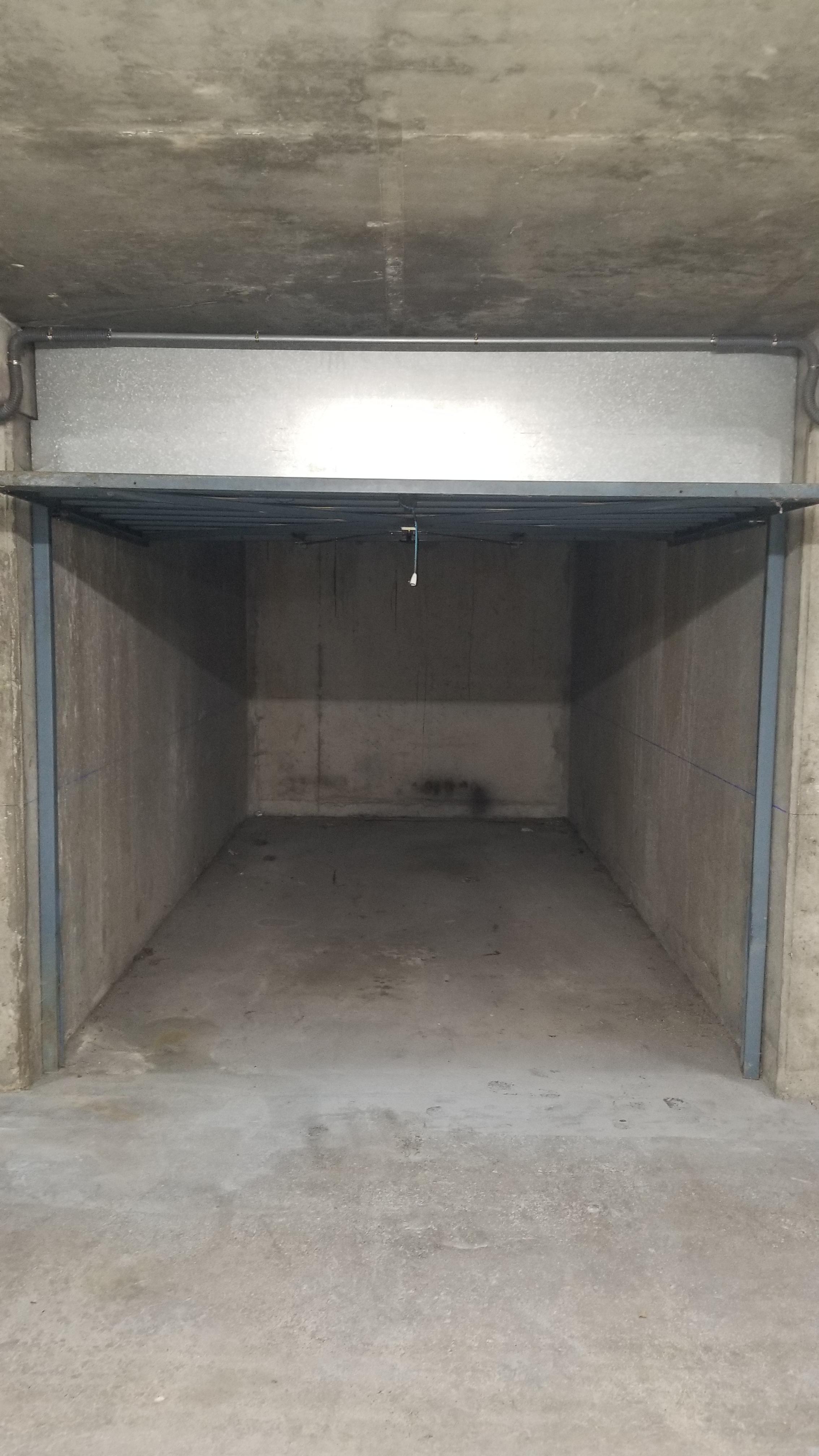 Garage fermé en sous-sol à Evreux