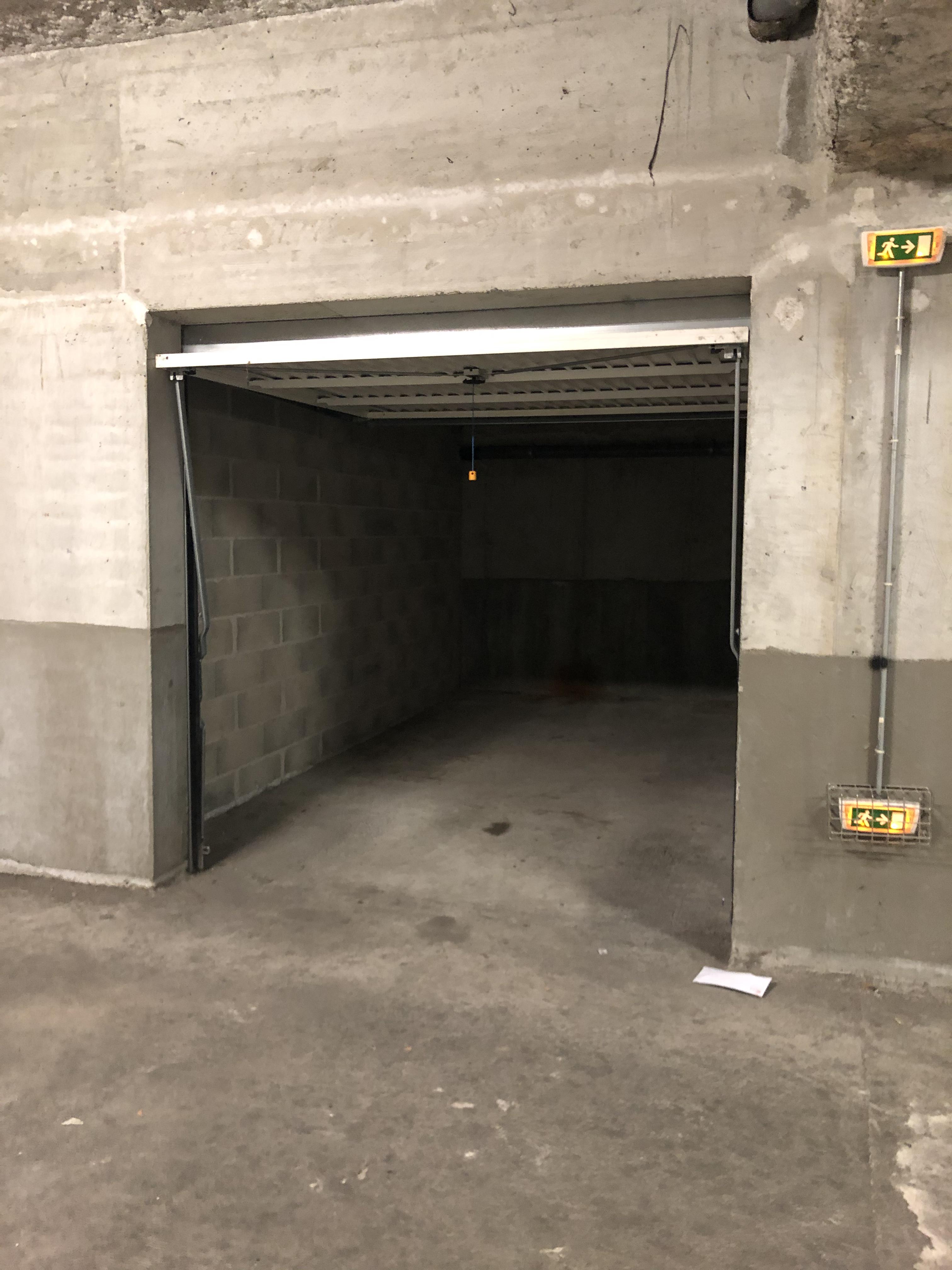 Garage fermé en sous-sol / Grenoble Nord