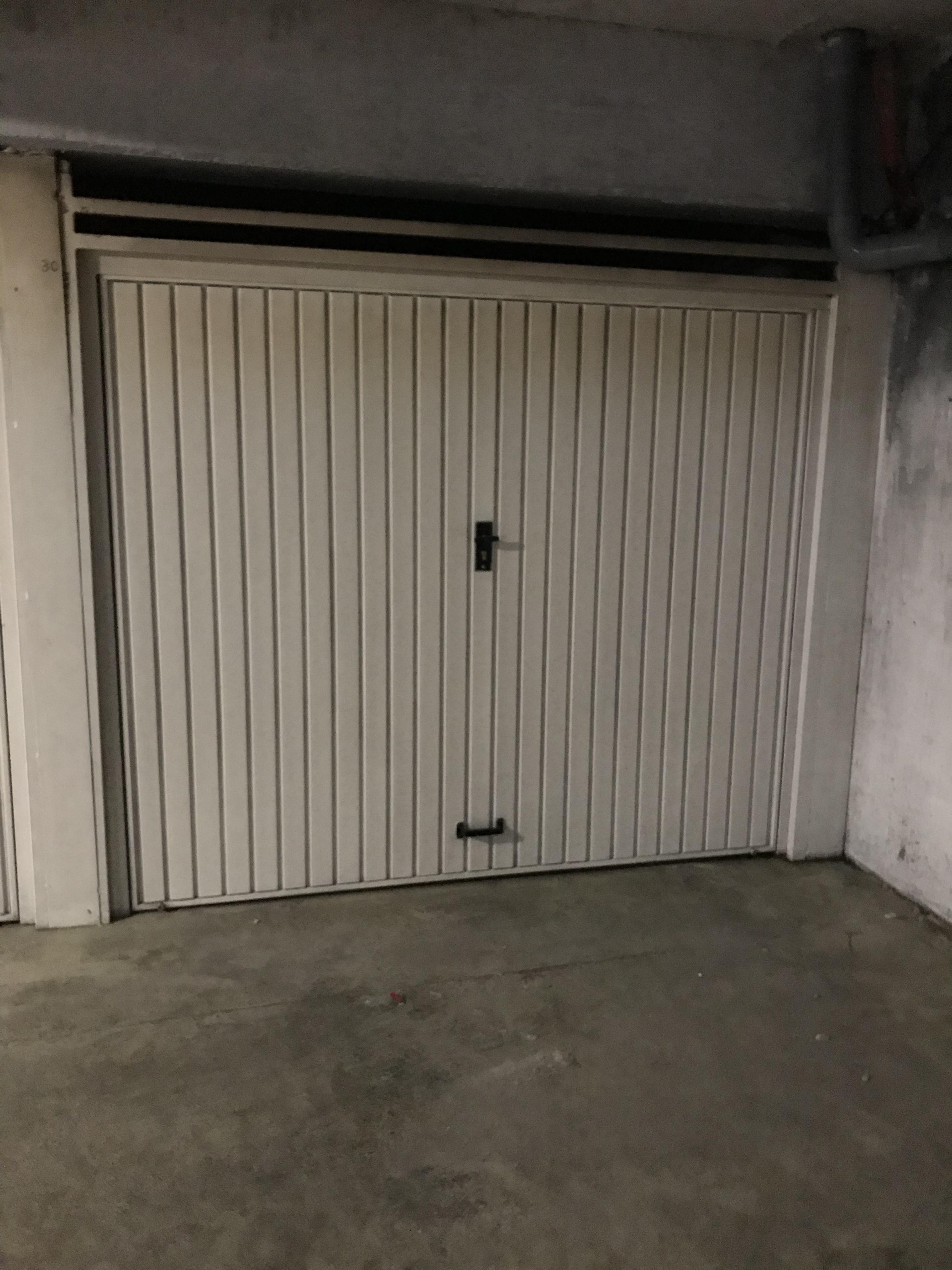 Location garage fermé sous-sol