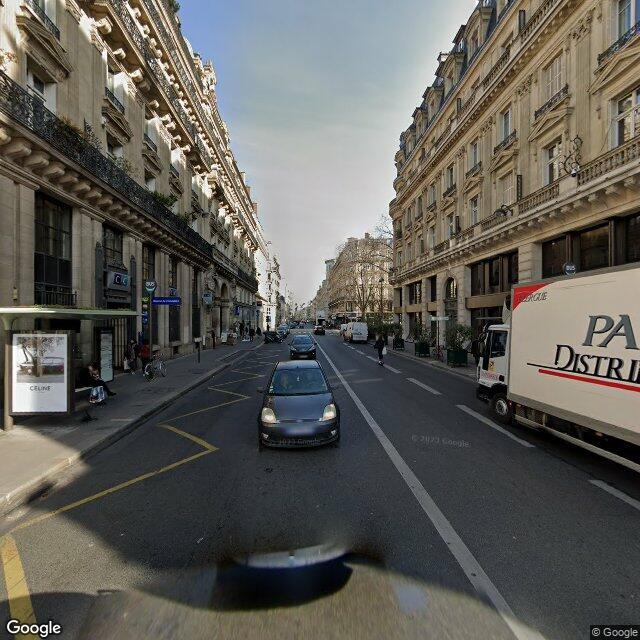 Cave bien situé avec place livraison juste en