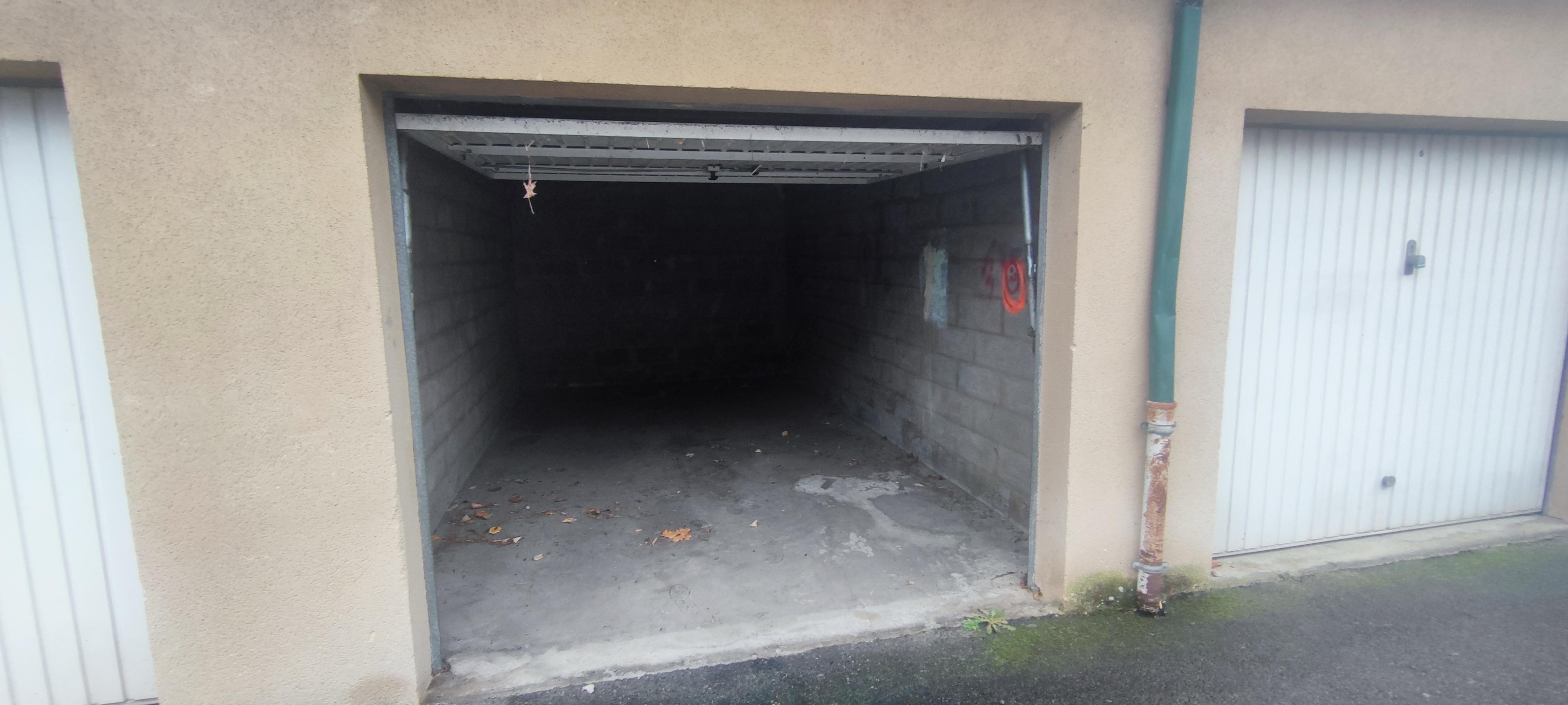 Garage/box de stockage de 17 m² à louer