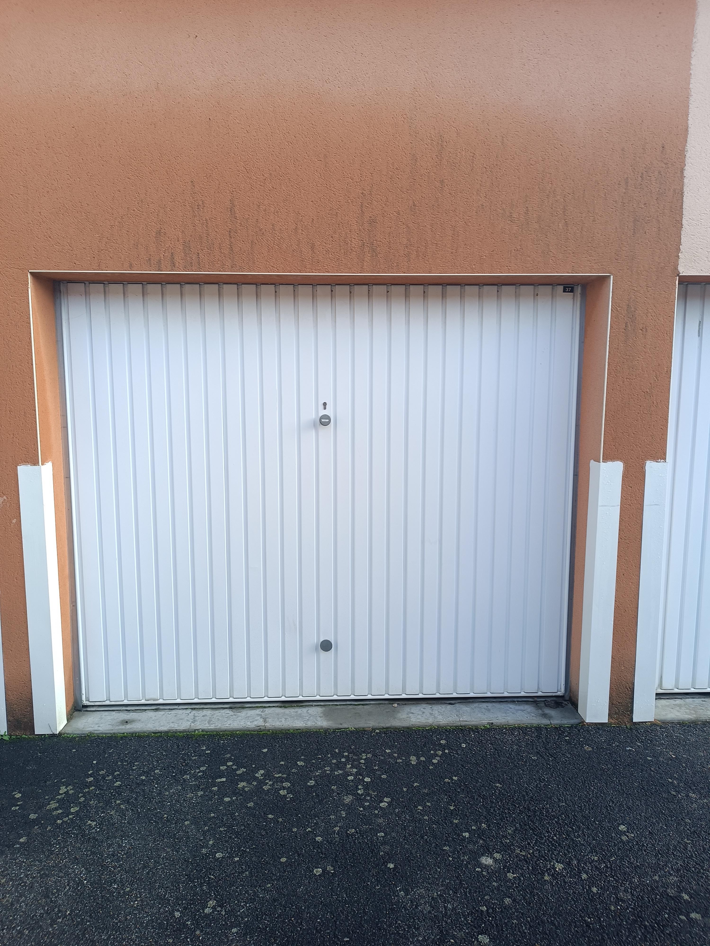 Garage sécurisé à louer