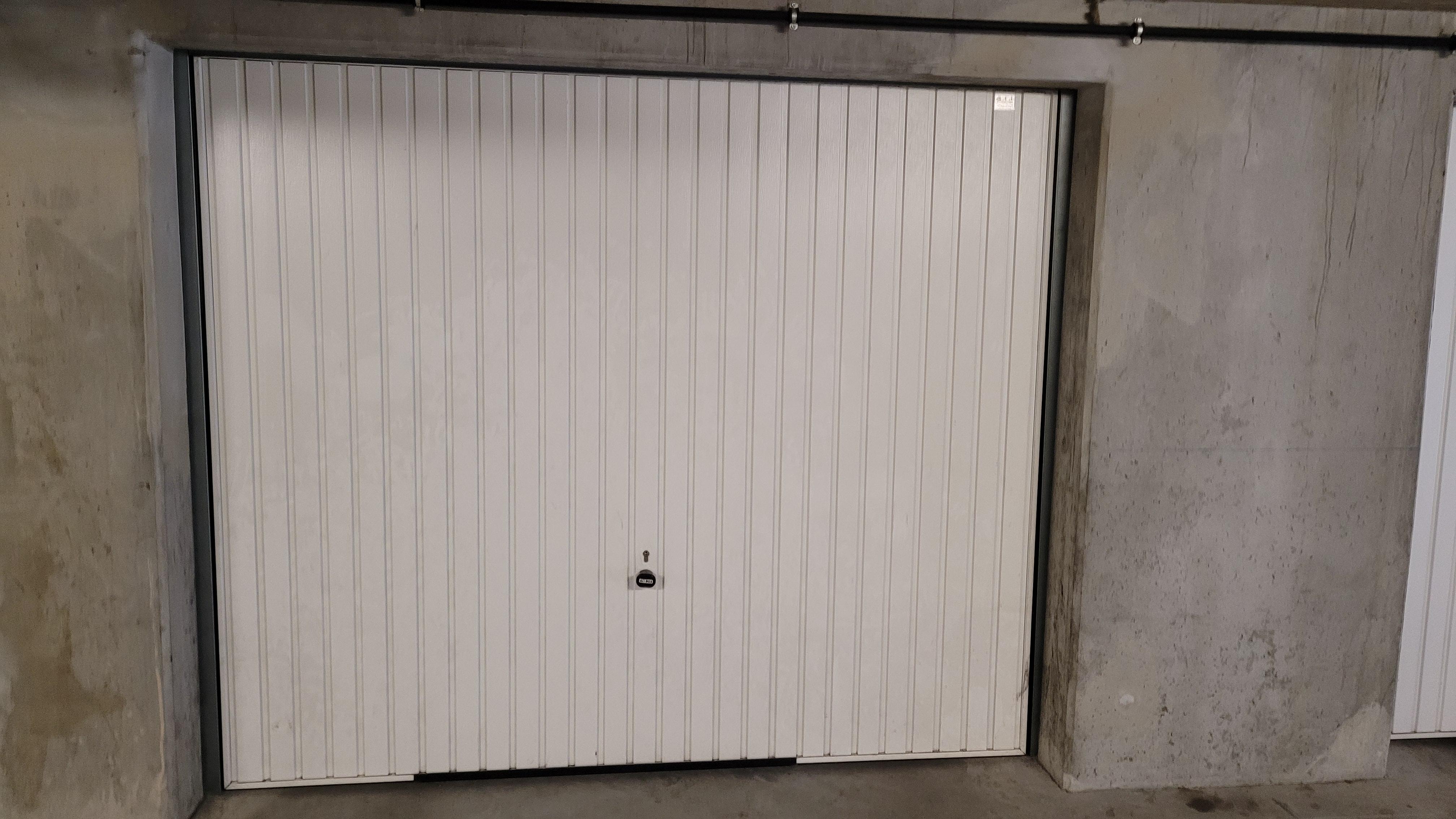 Garage spacieux pour stationnement à Colmar
