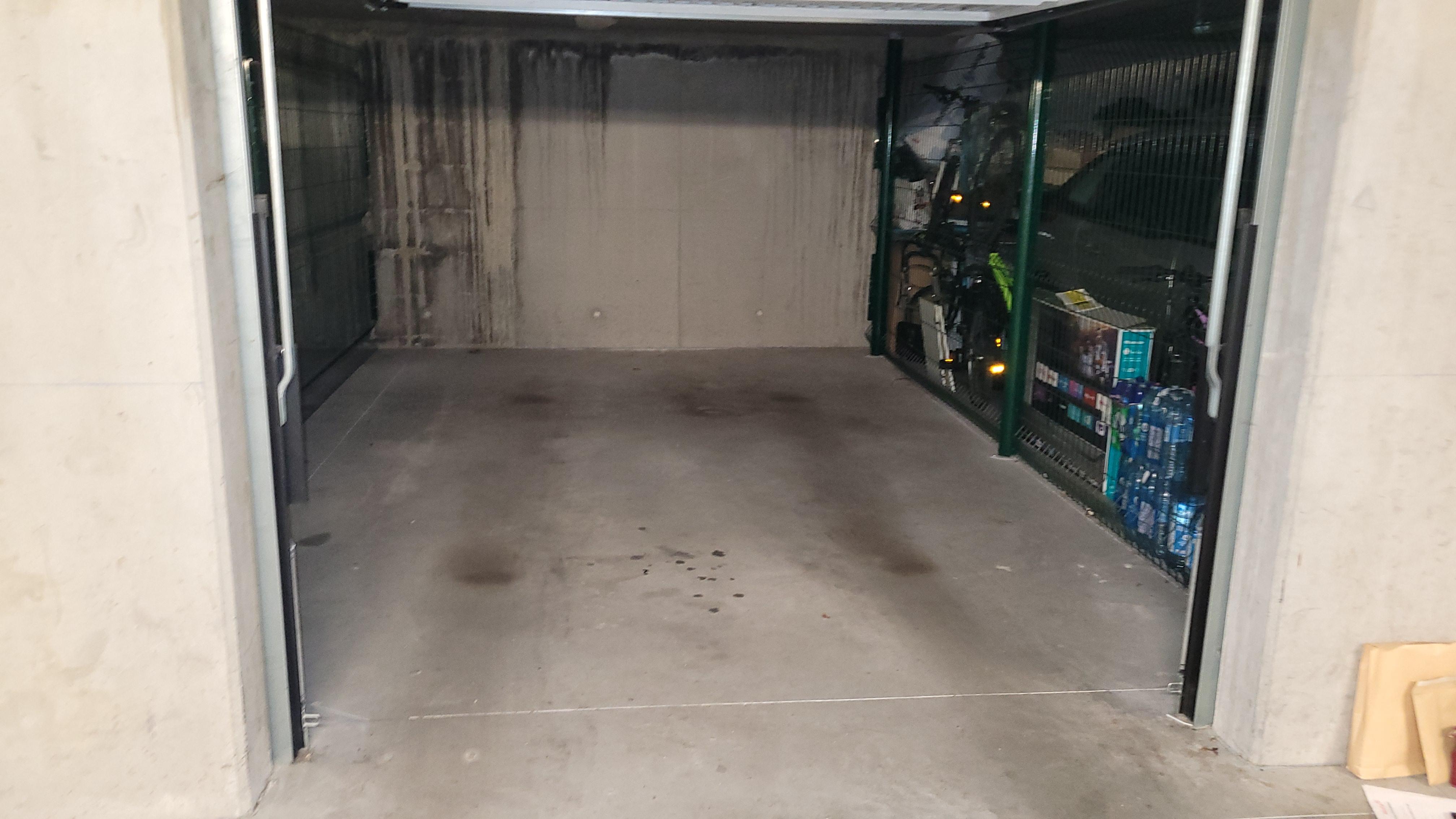 Garage spacieux pour stationnement à Colmar