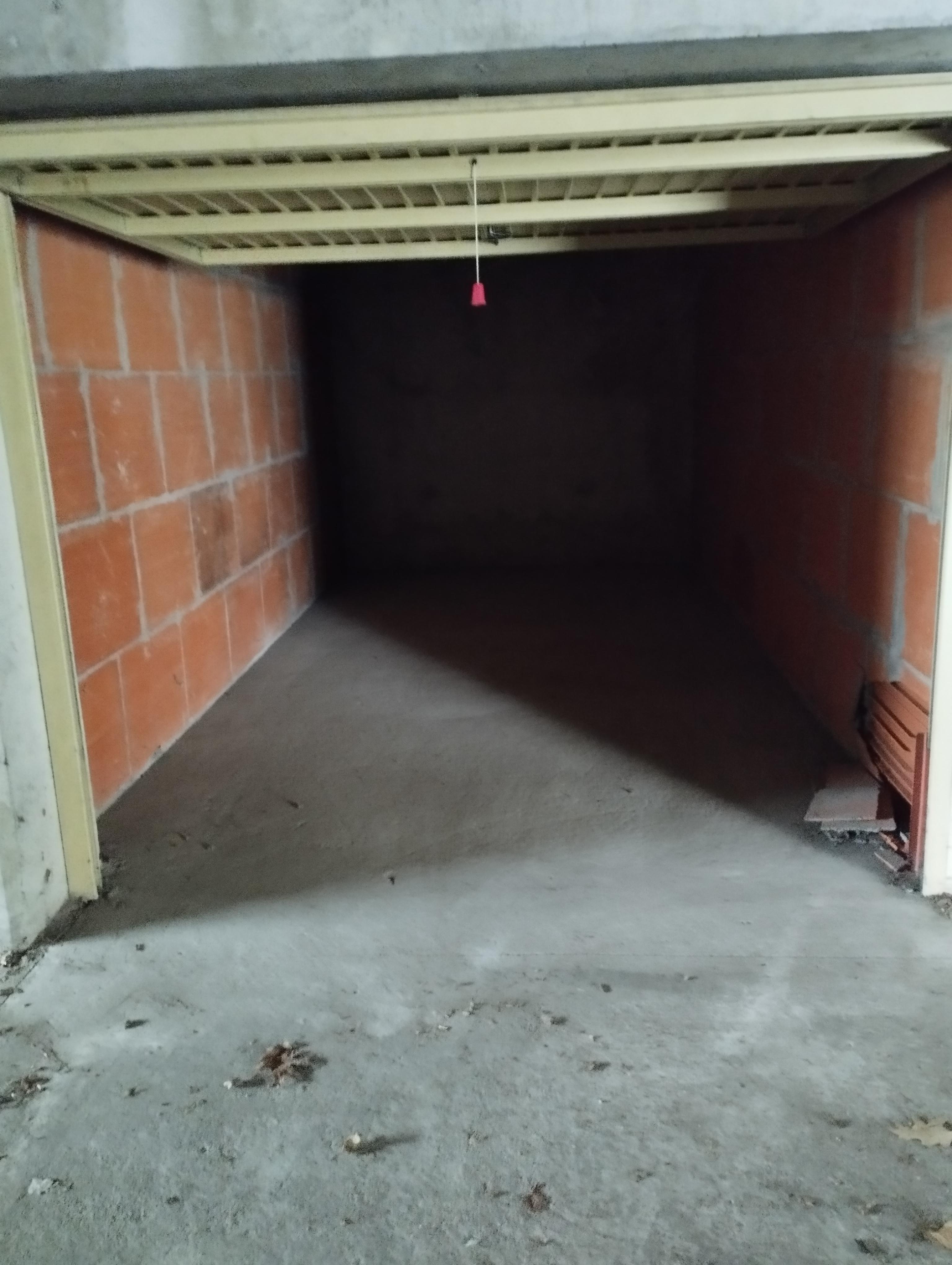 Garage fermé et sécurisé pour véhicule