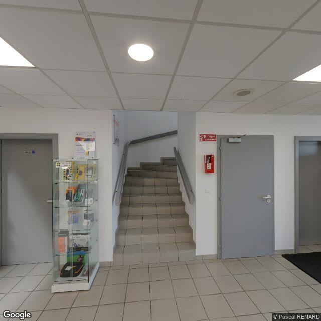 Local de stockage 70m2. Entrée indépendante. Sous-compteur électrique.