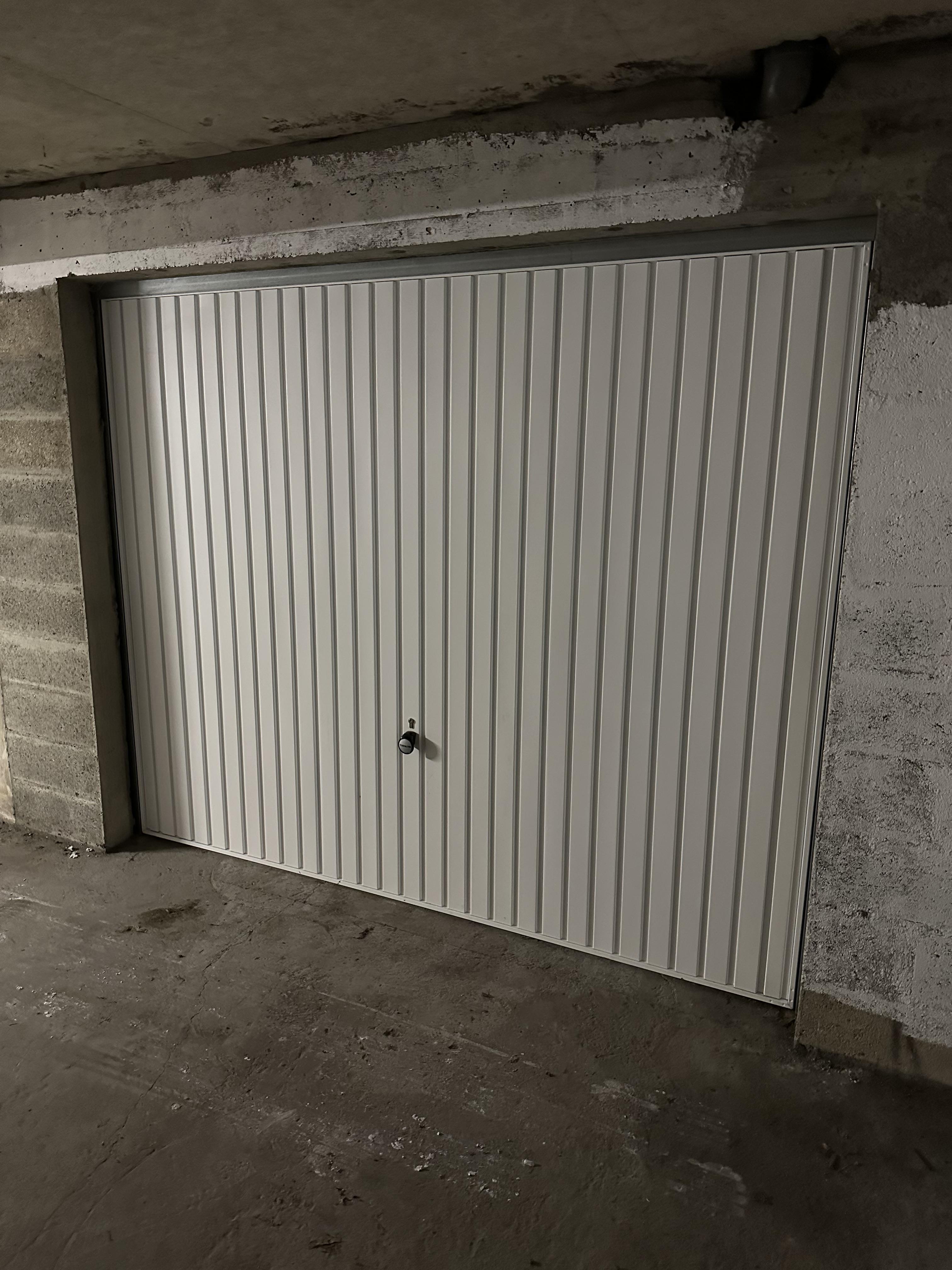 Garage sécurisé à louer