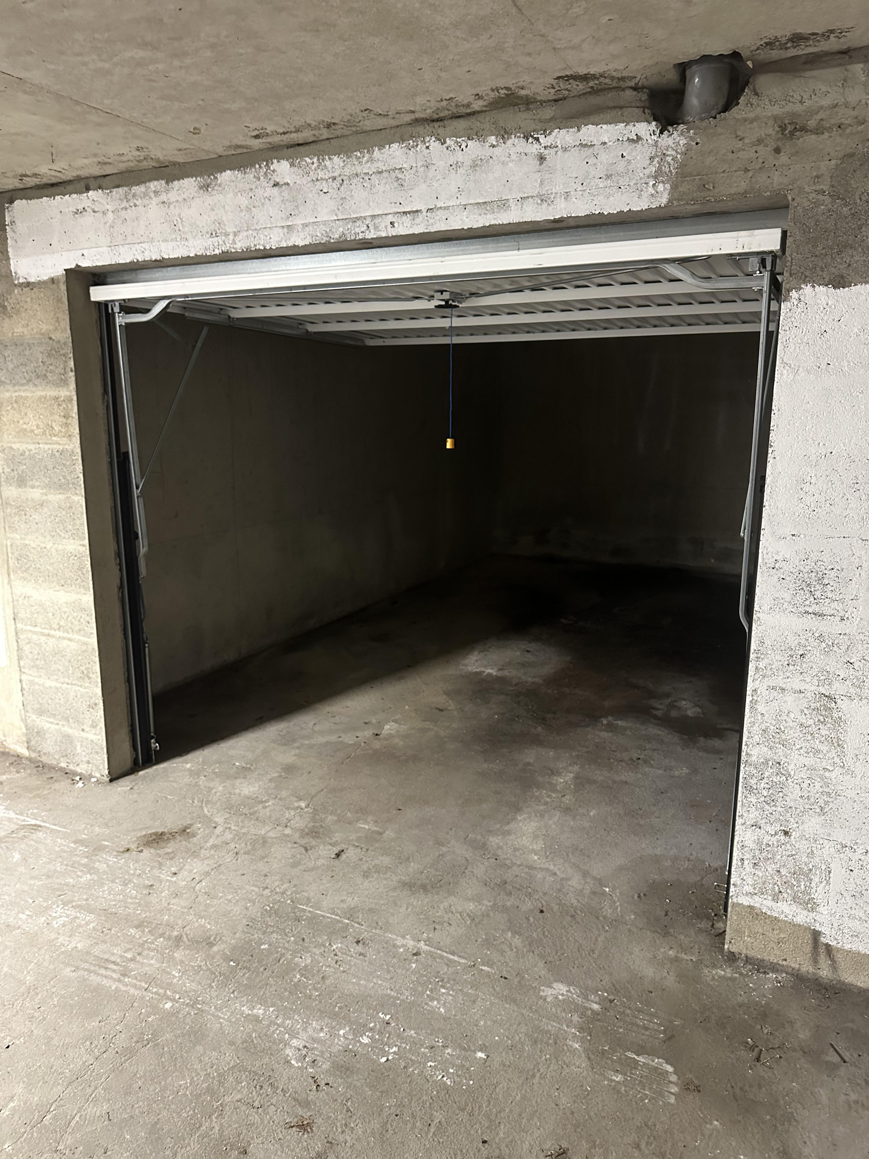 Garage sécurisé à louer