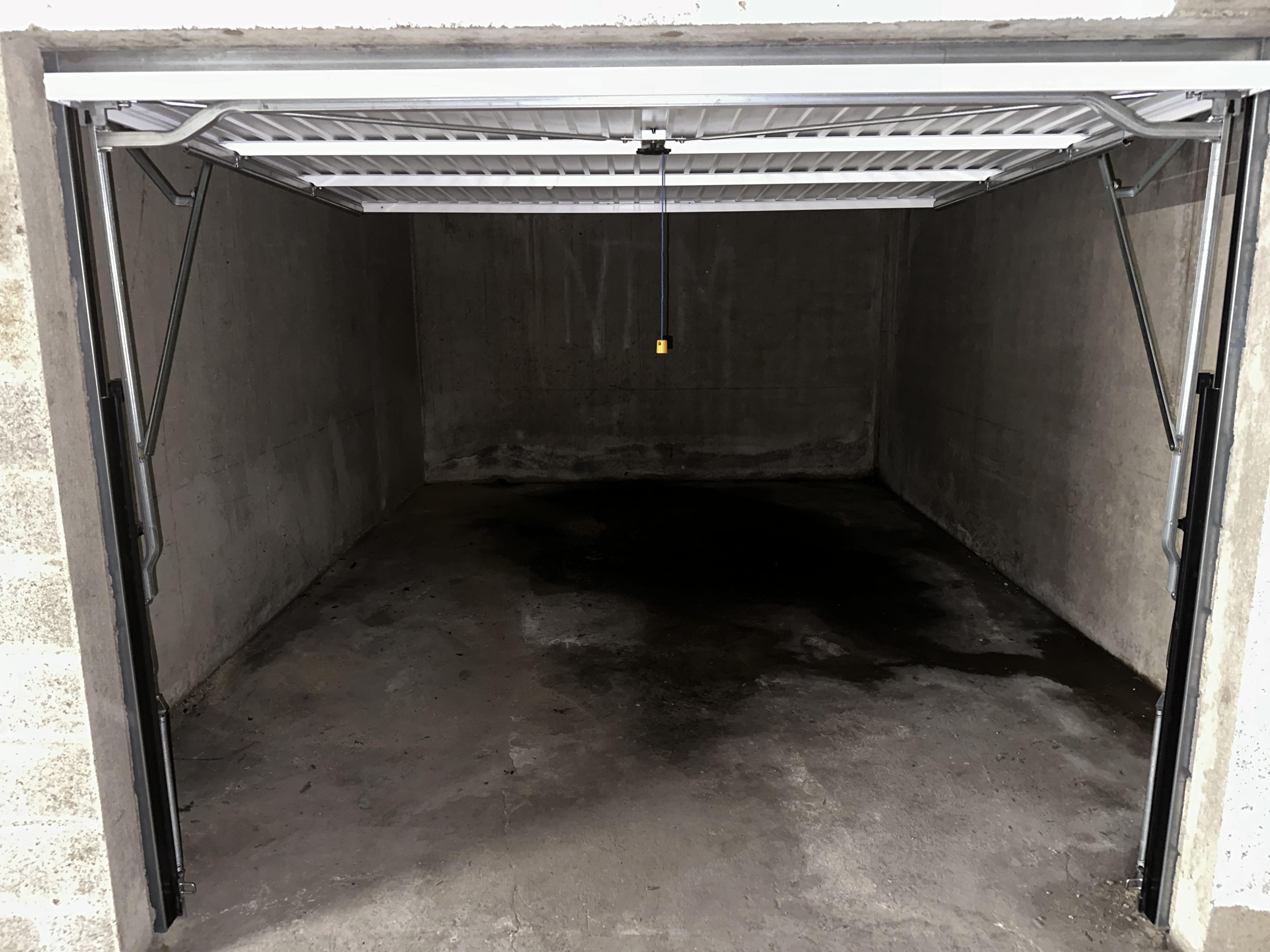 Garage sécurisé à louer