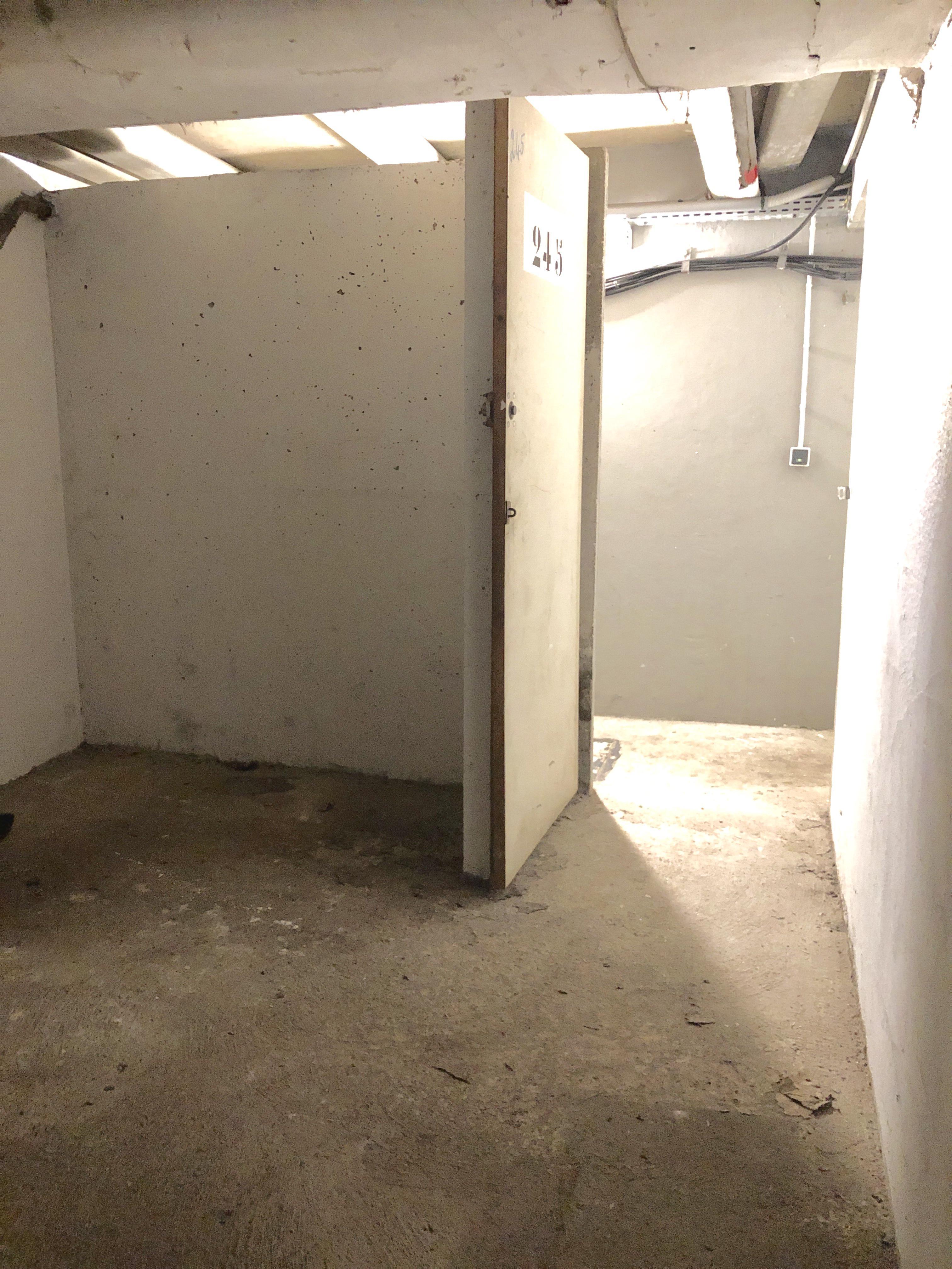 Cave dans une résidence sécurisée à Massy -