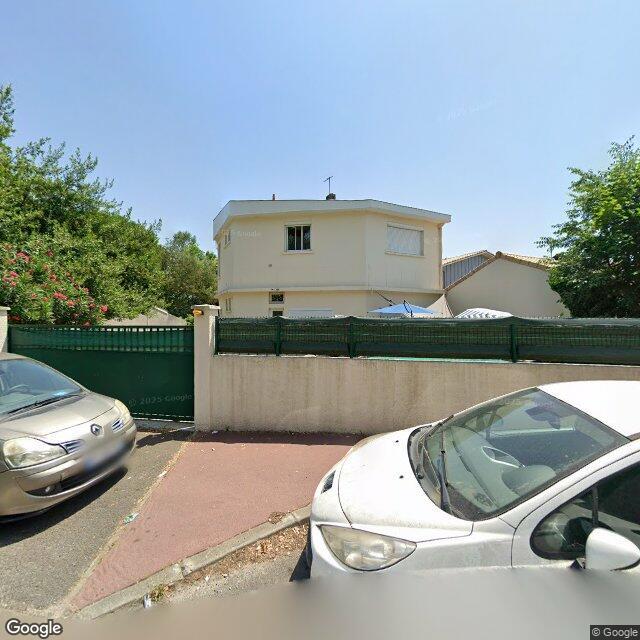 🚲🛵 Grand espace sécurisé de 250 m² –