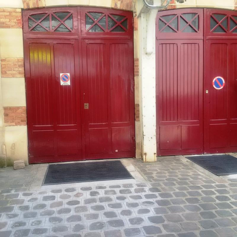 Garage sain et sécurisé plain-pied 20m² proche Champs-Elysées