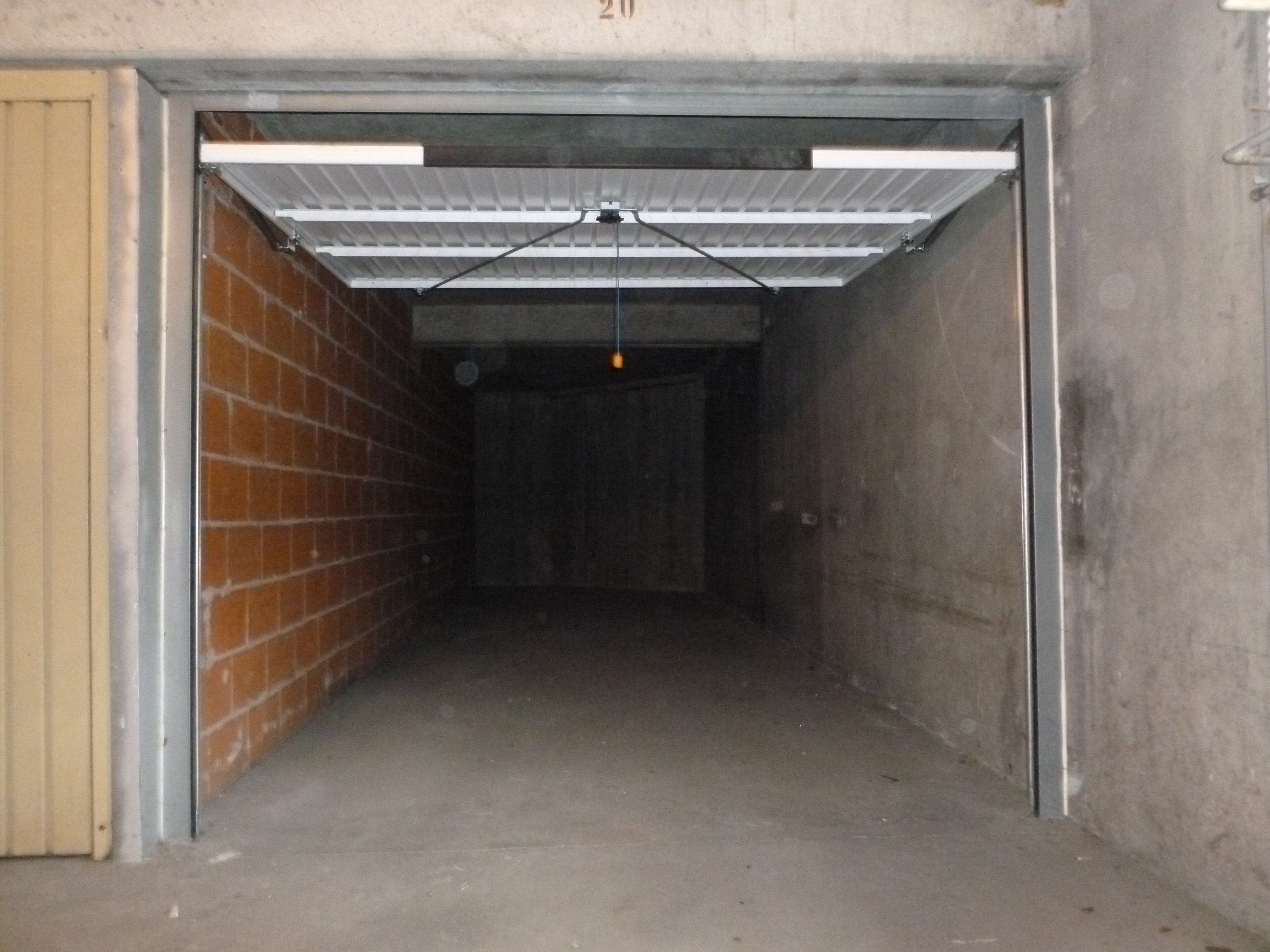 INTRA - Box Garage fermé pas cher