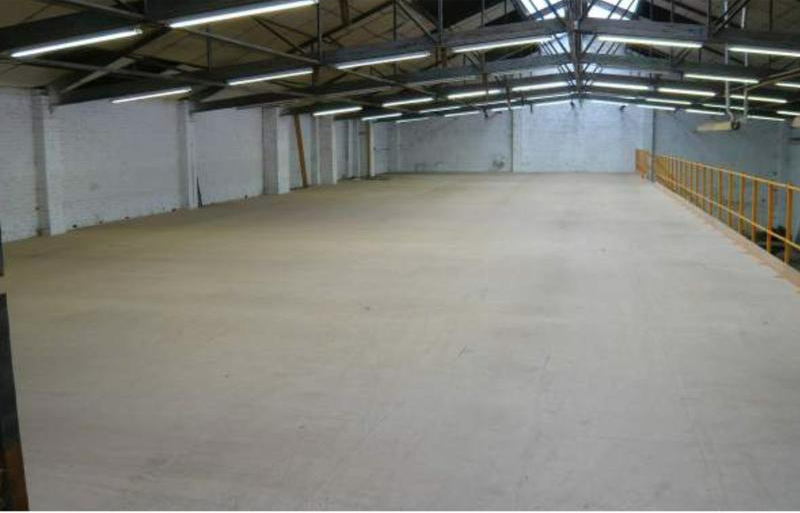 Grand hangar pour stockage à louer - Roubaix - 59100 - 150 m²