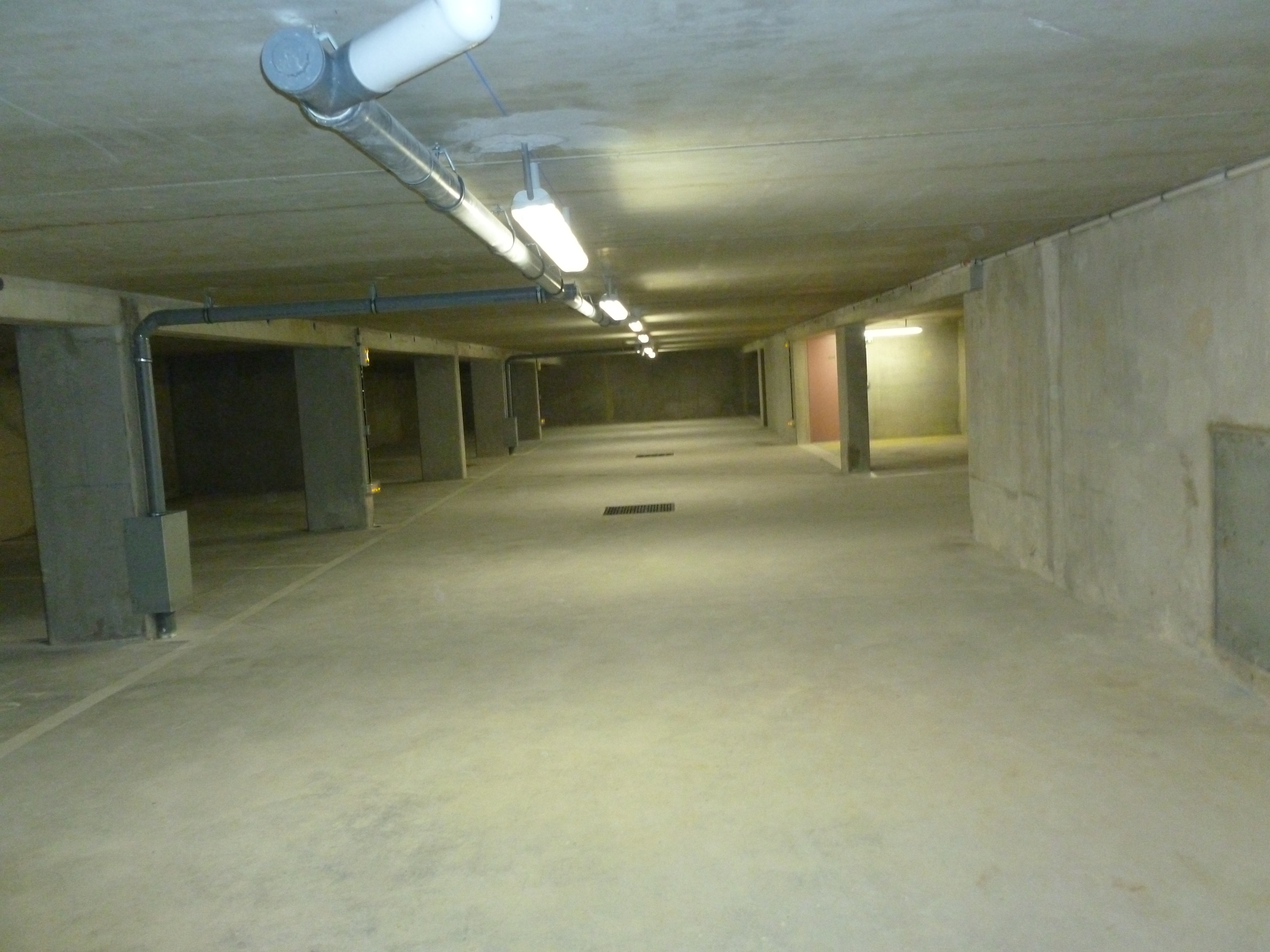 Box sécurisé métro Picasso Bobigny 12m² (30m3)