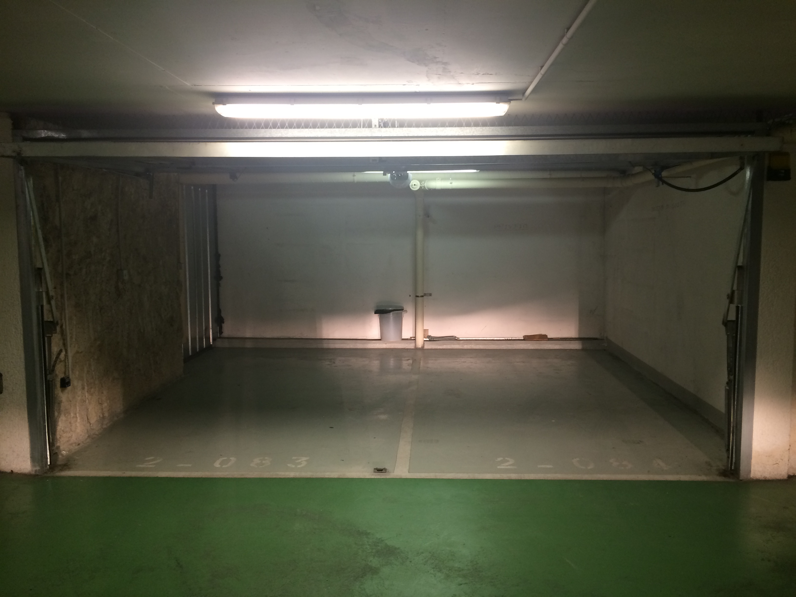 Double garage ferme securise en centre ville